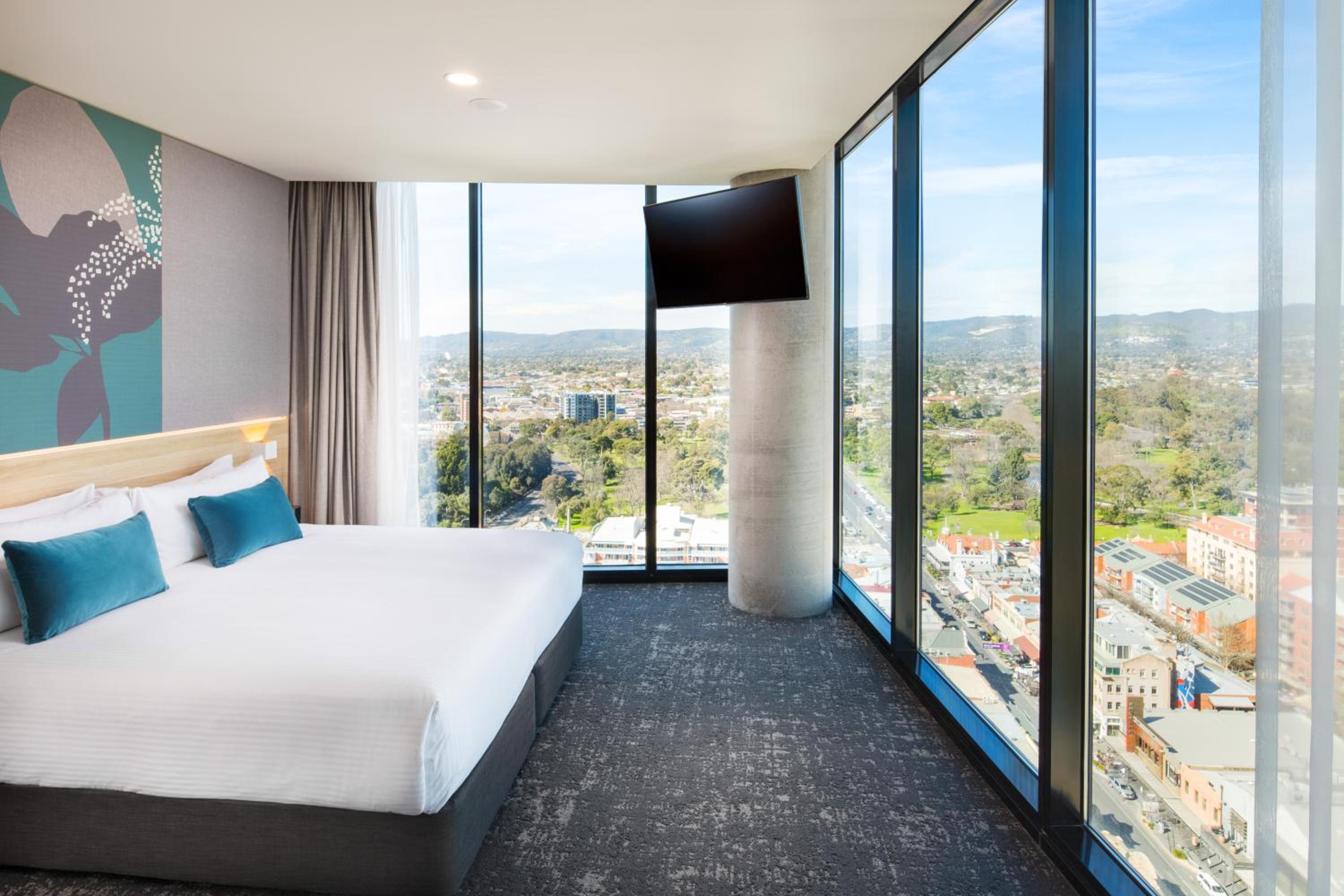 1 King Bed Premium Adelaide Hill View - Photo 7