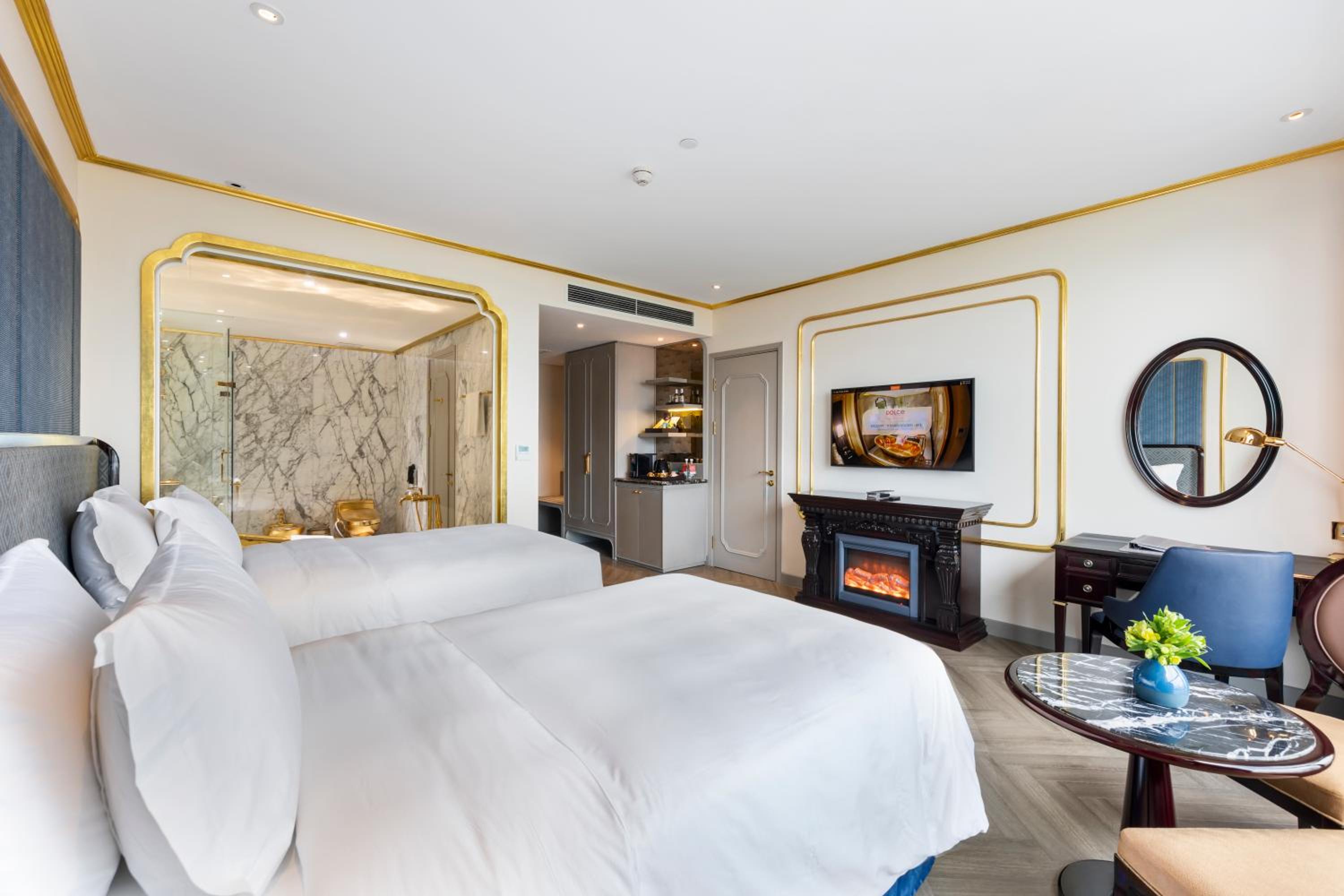 Golden Classic Twin Room thumbnail 5