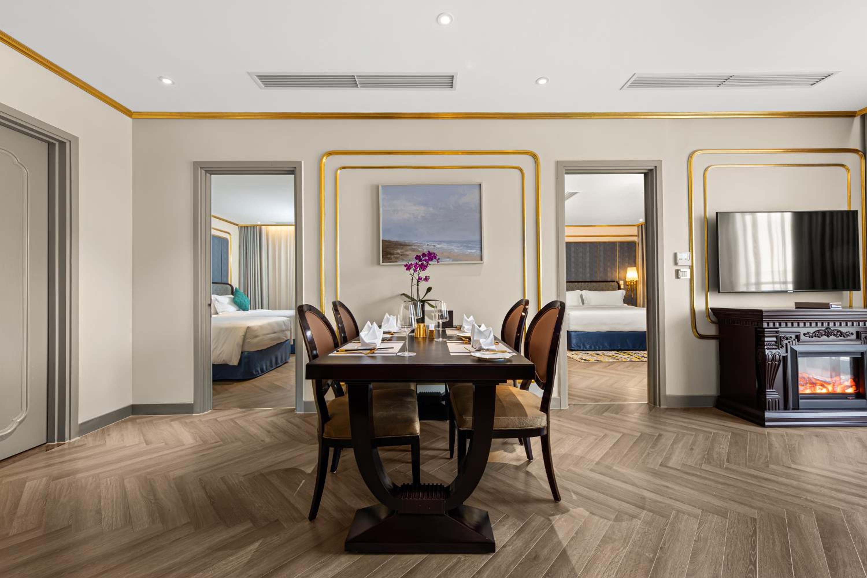 Executive Suite - Photo 11