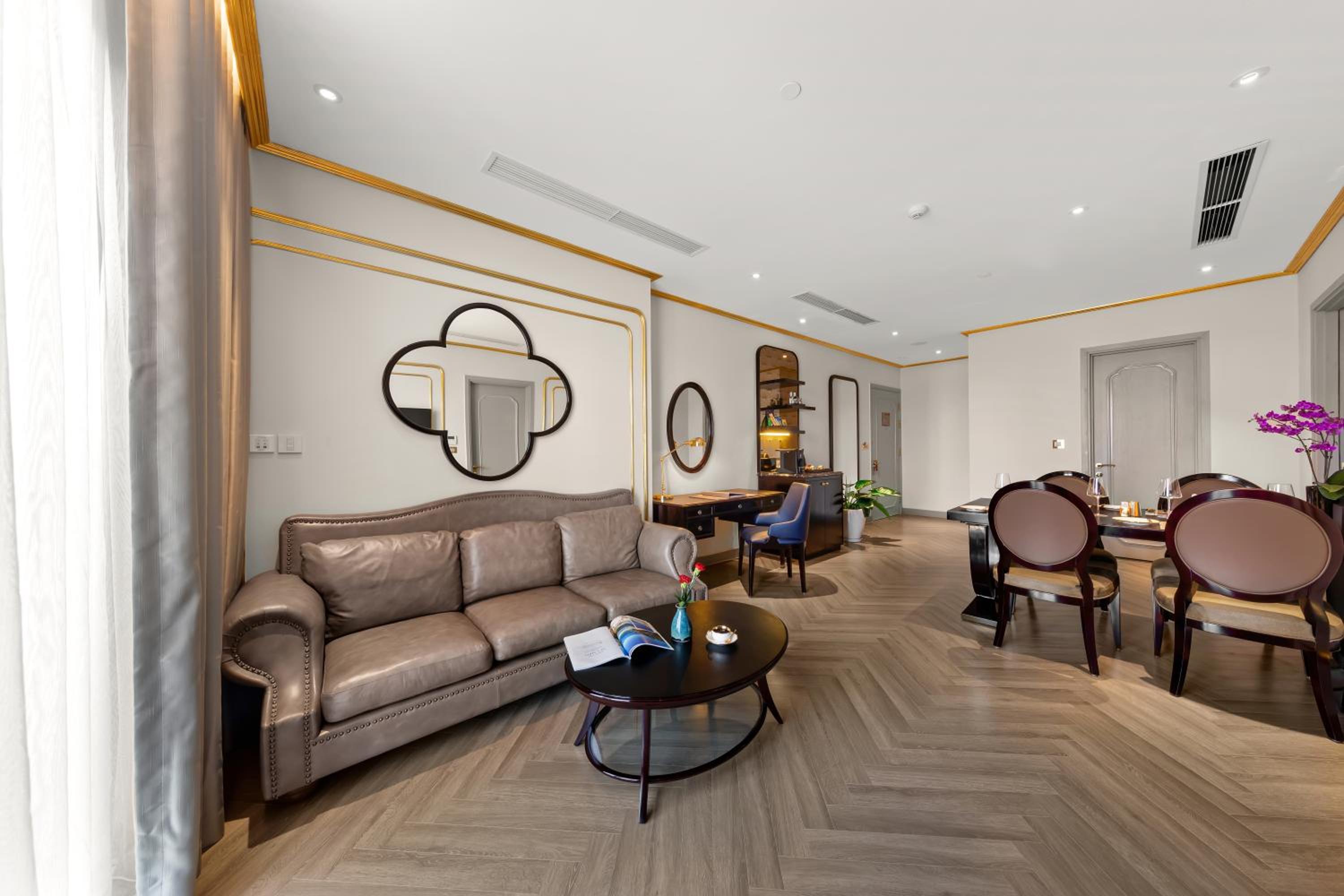 Executive Suite - Photo 12