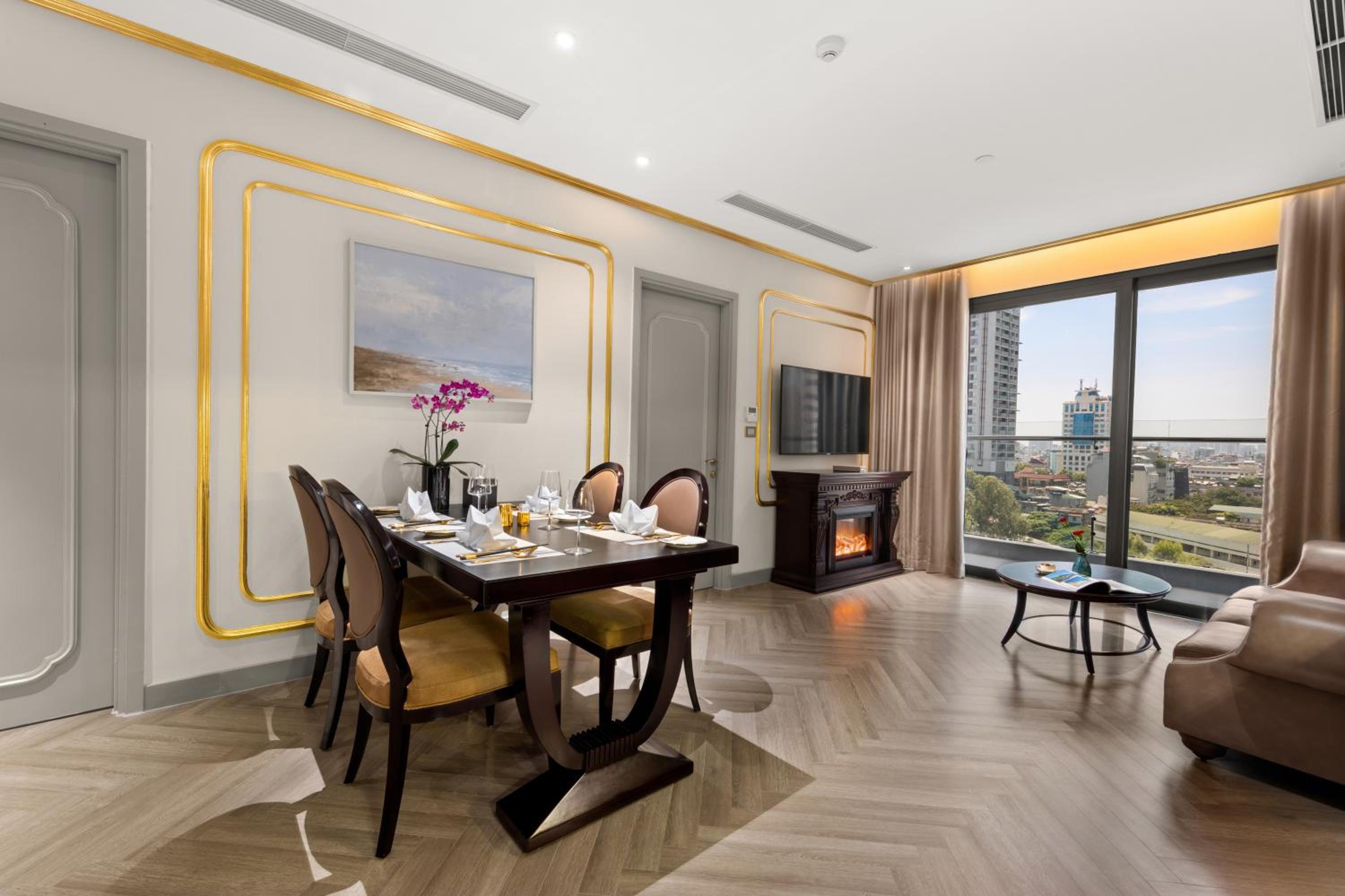 Executive Suite - Photo 10