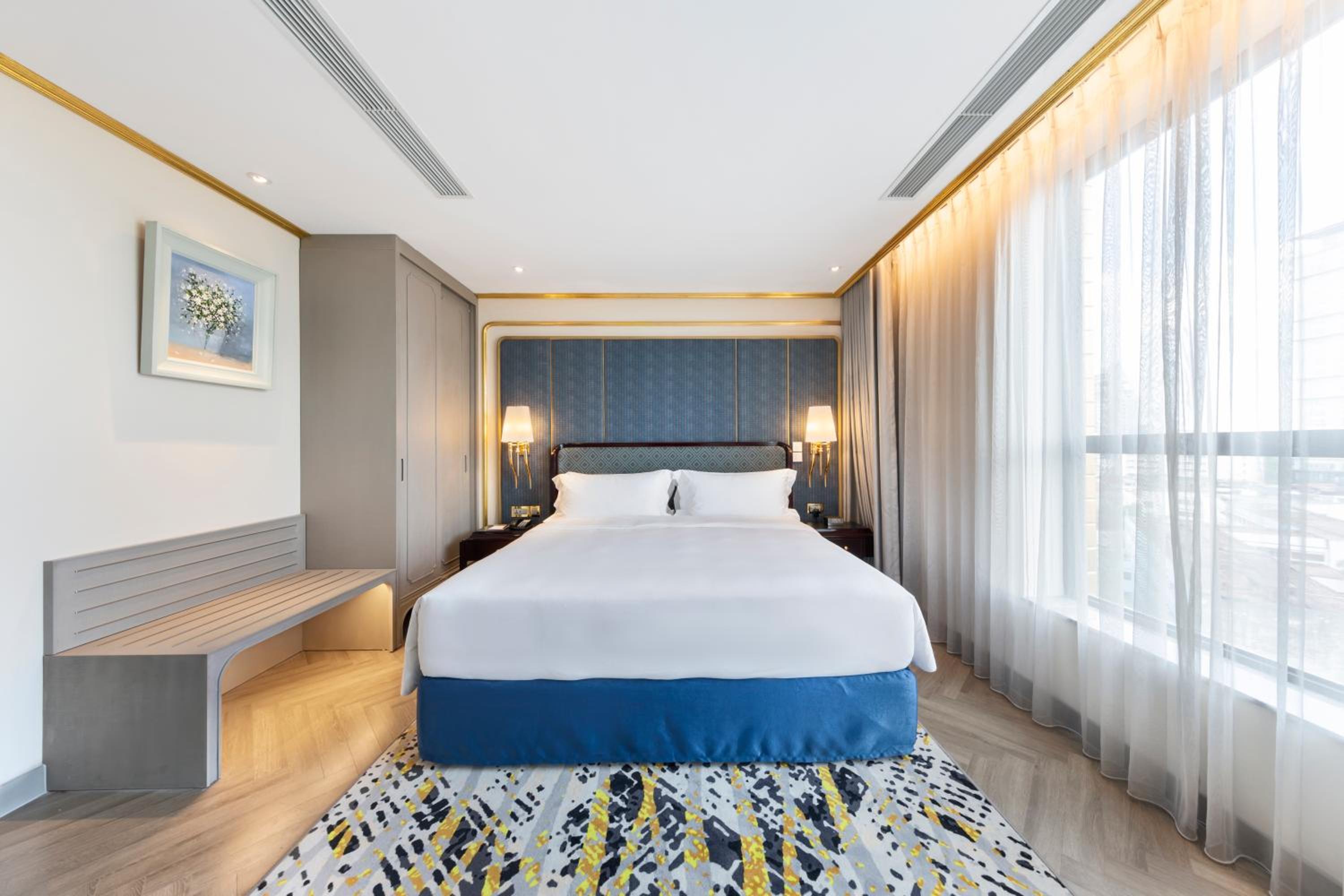 Executive Suite - Photo 16