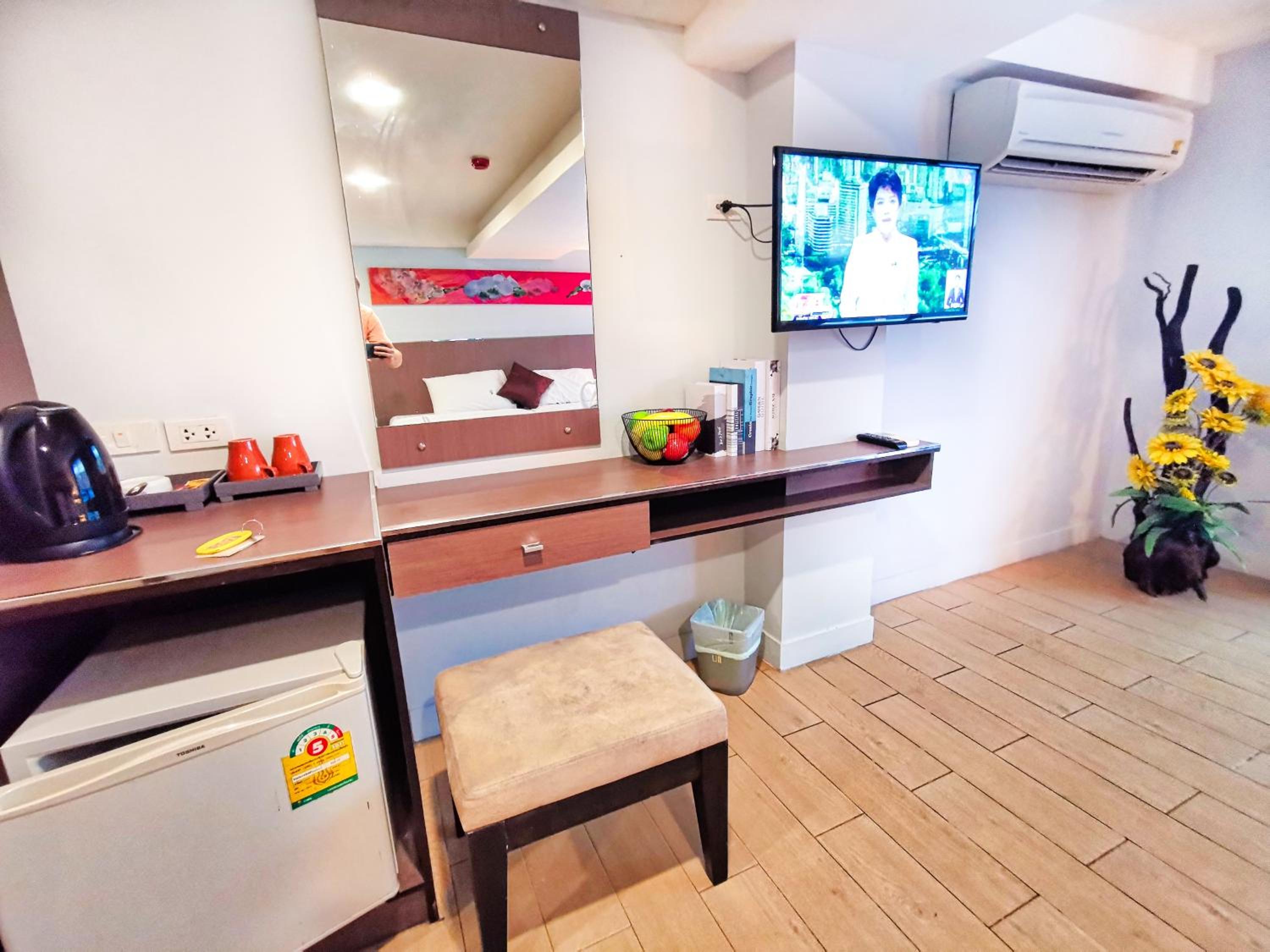 Superior Twin Room with Balcony - Photo 12