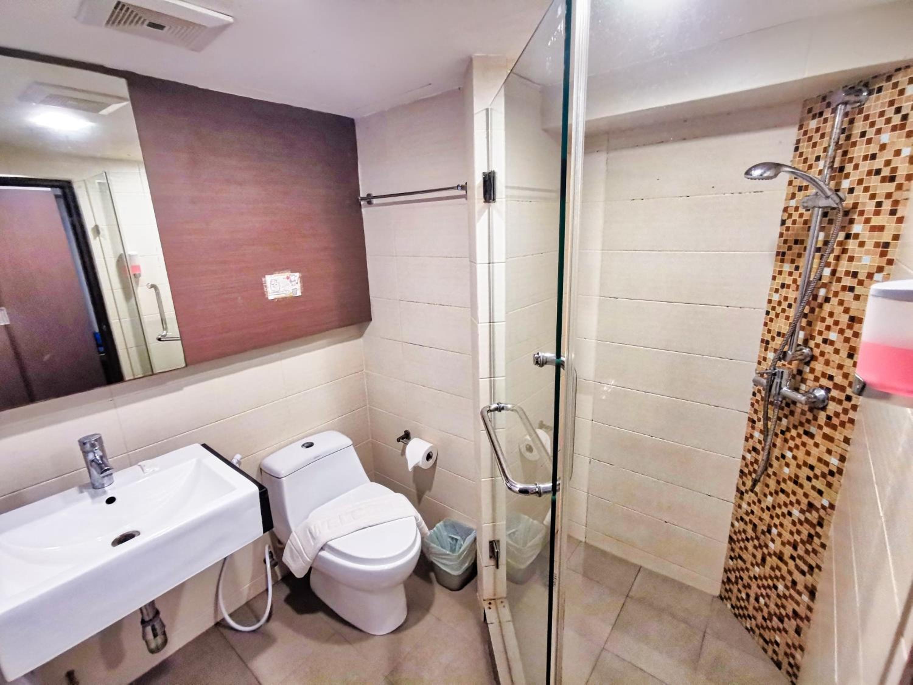 Superior Twin Room with Balcony - Photo 15