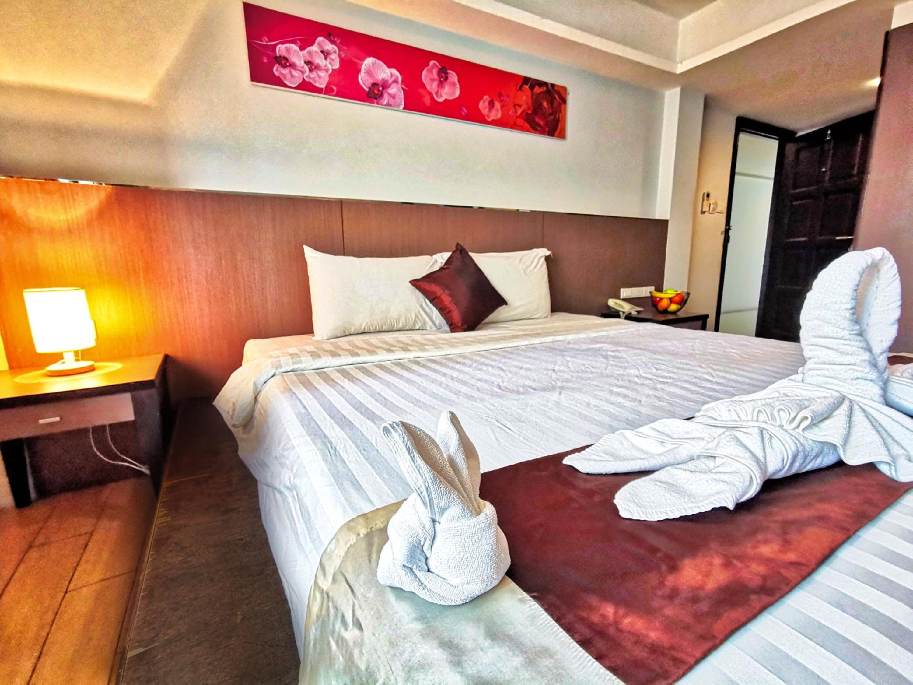 Superior Twin Room with Balcony - Photo 6