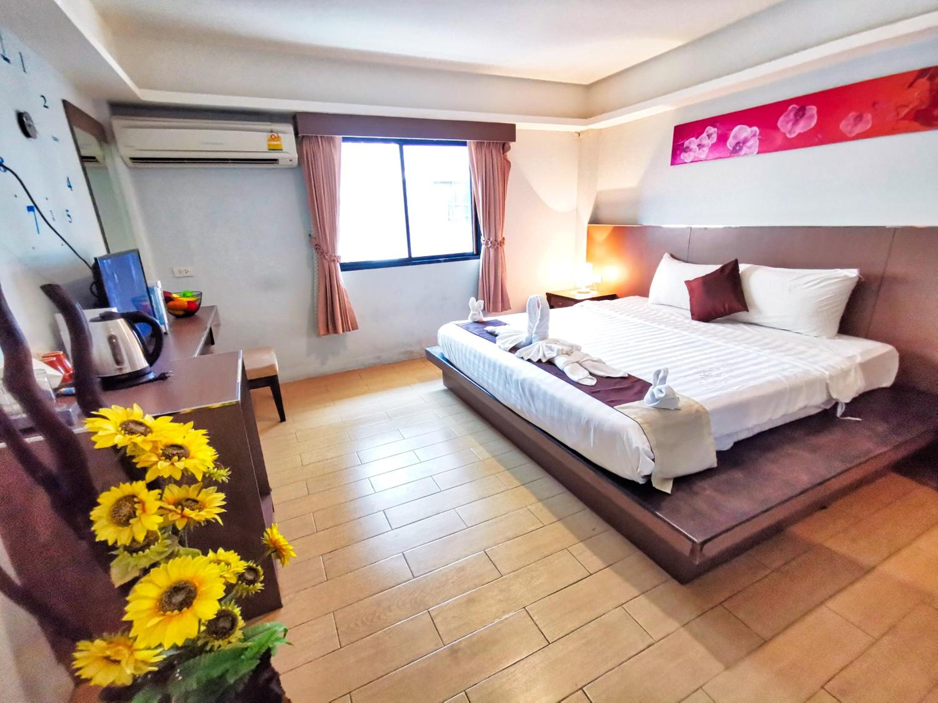 Superior Twin Room with Balcony - Photo 4