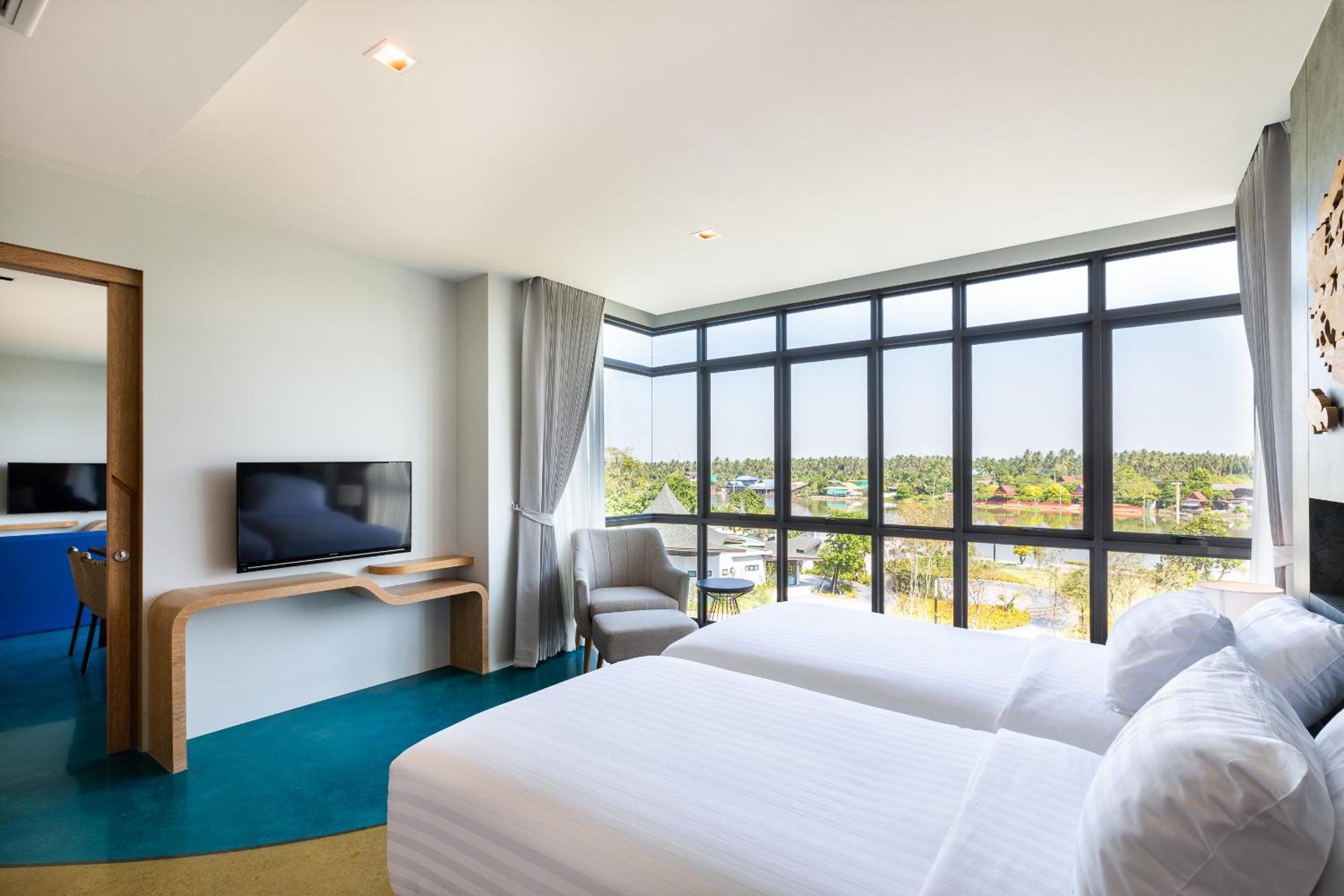 Two-Bedroom Suite with River View - Photo 2