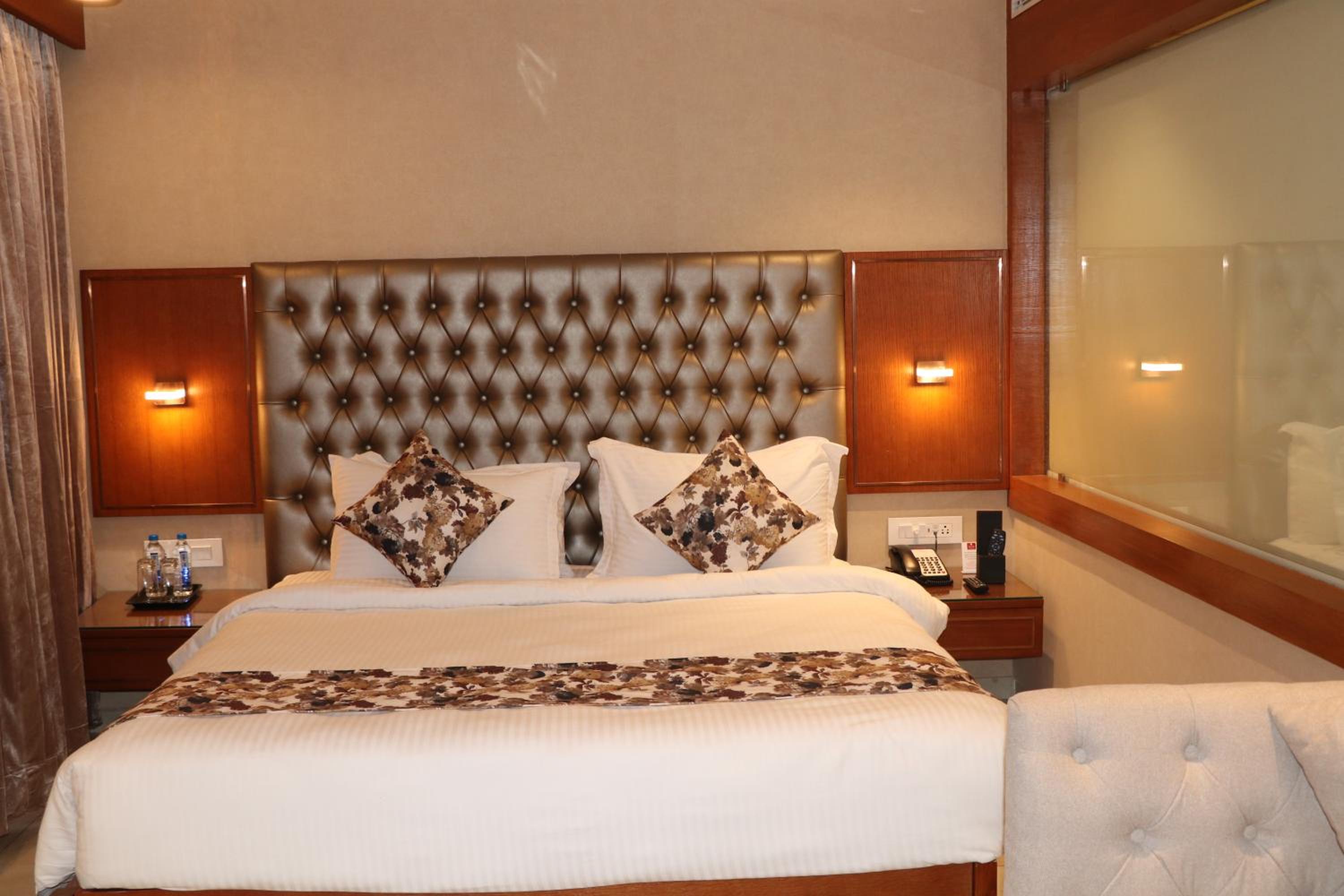 Suite - Photo 7