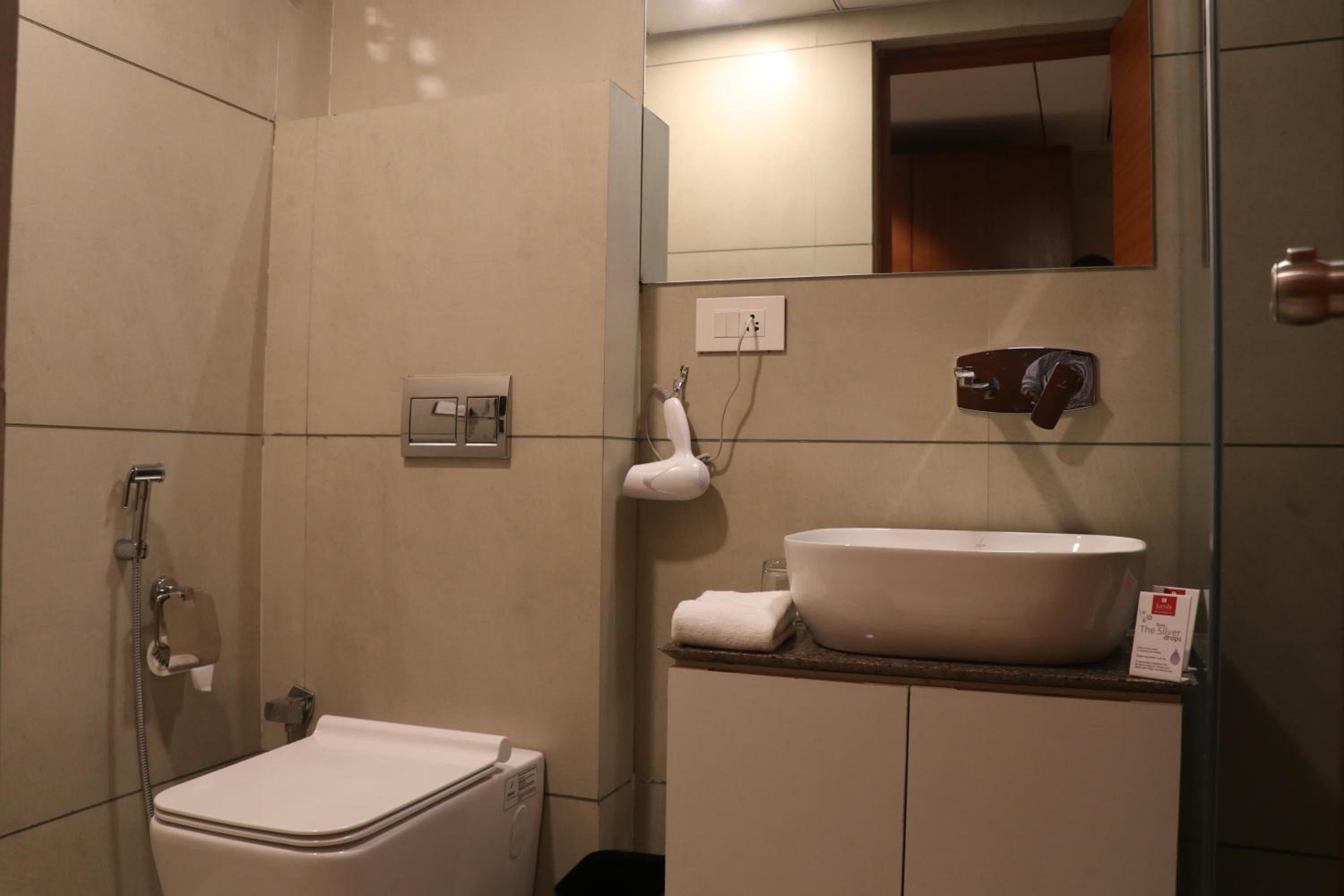 Deluxe Room - Photo 7