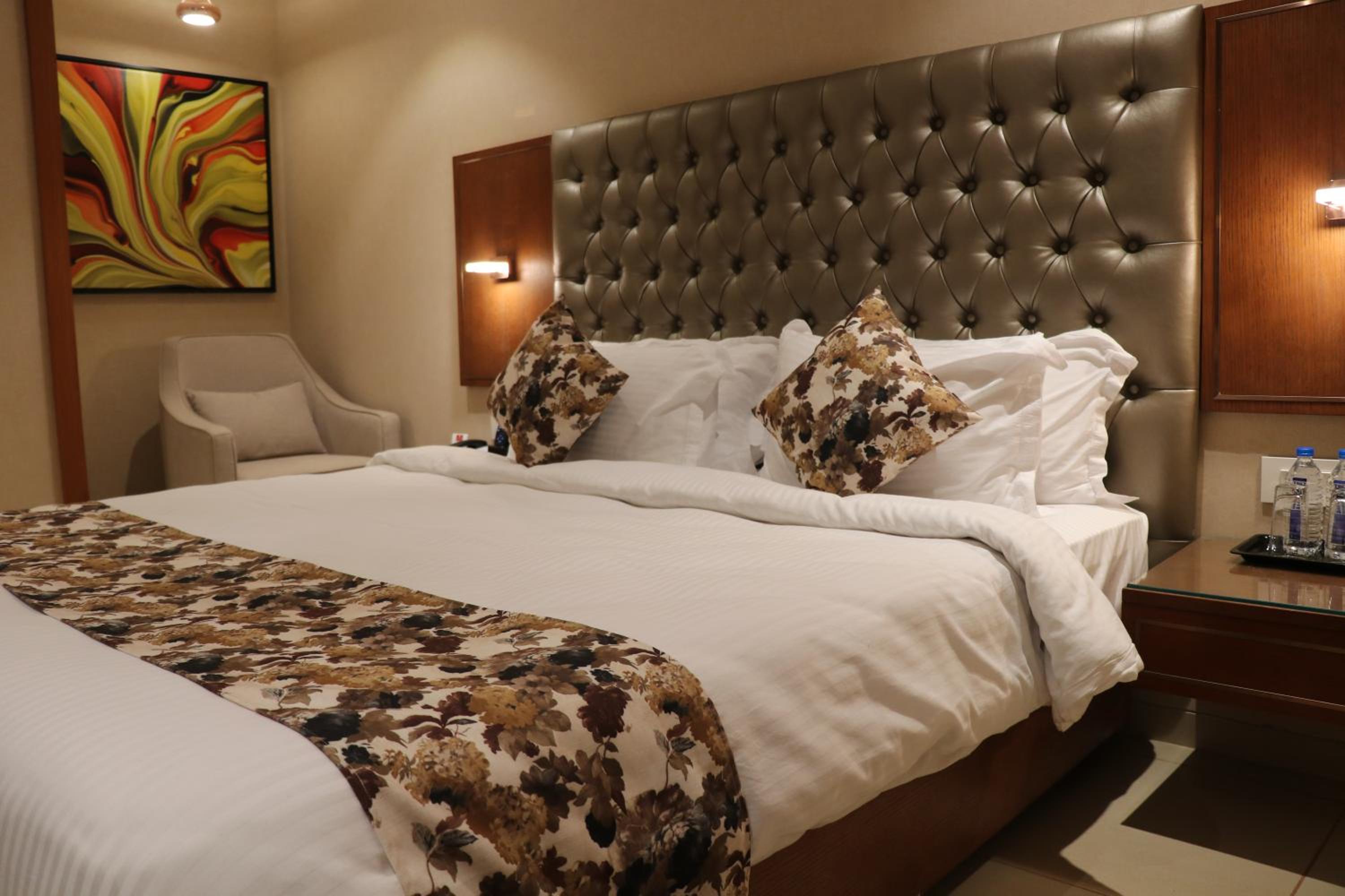 Deluxe Room - Photo 6