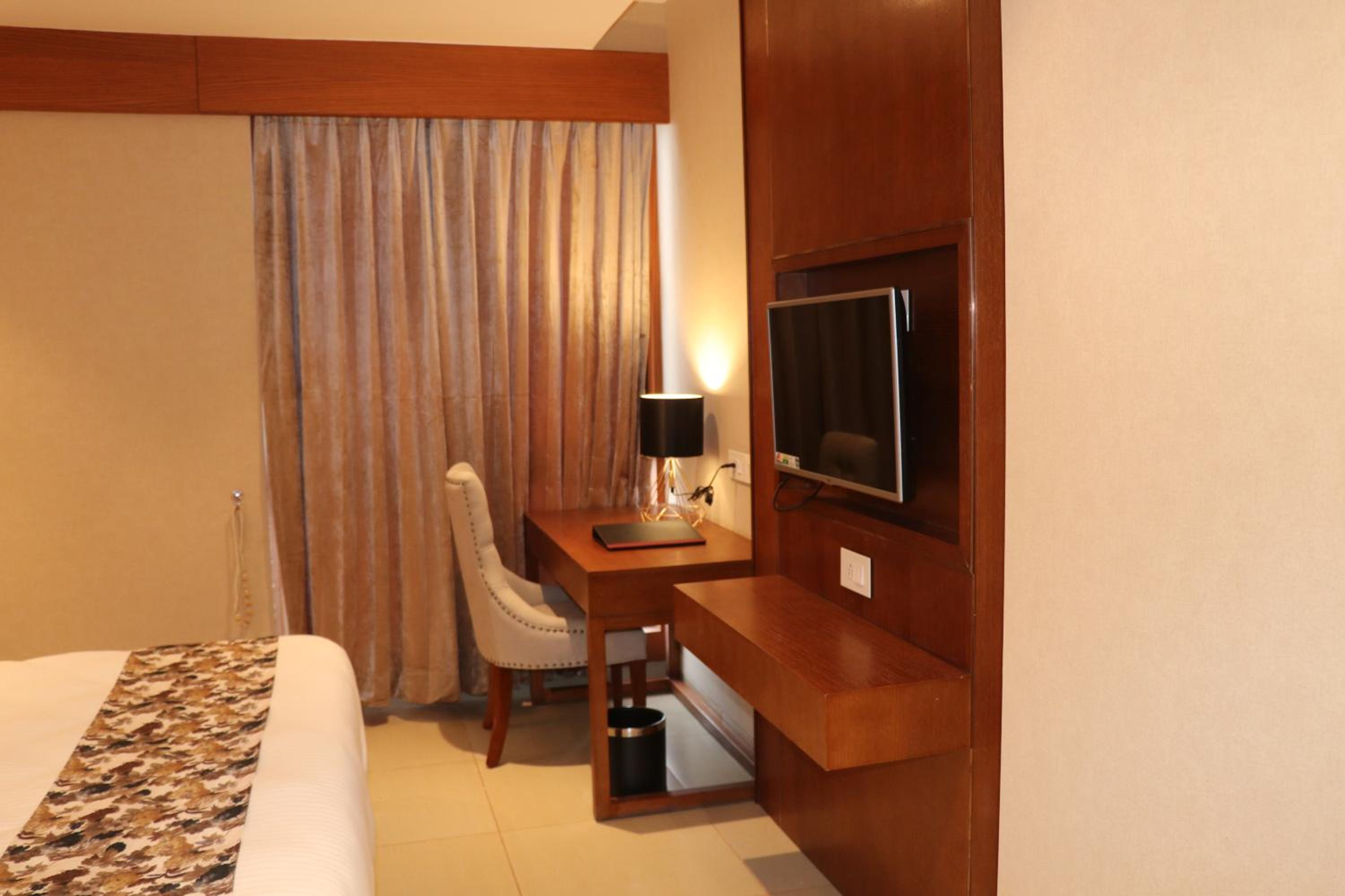 Deluxe Room - Photo 8