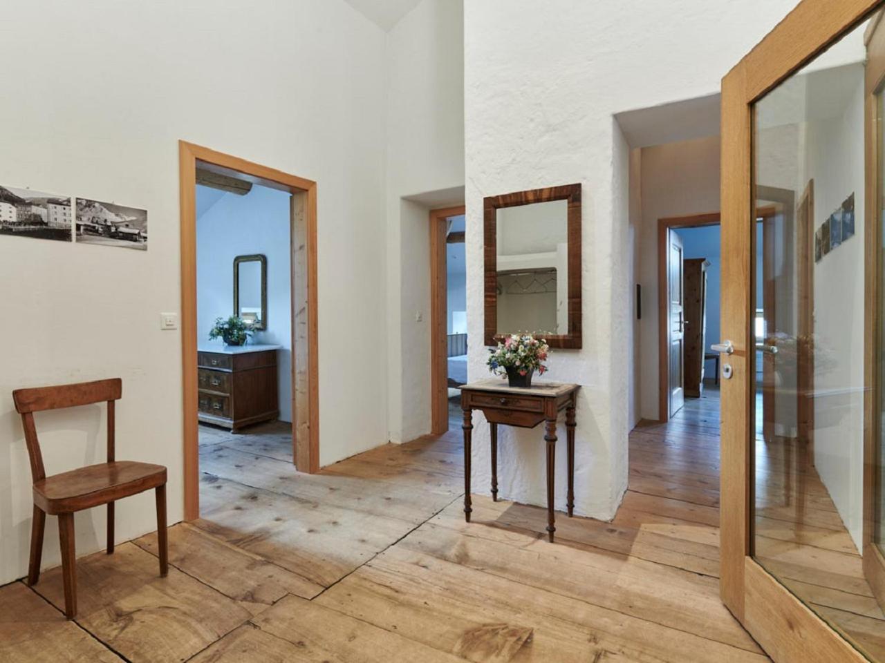 Three-Bedroom Apartment with Shower photo 1