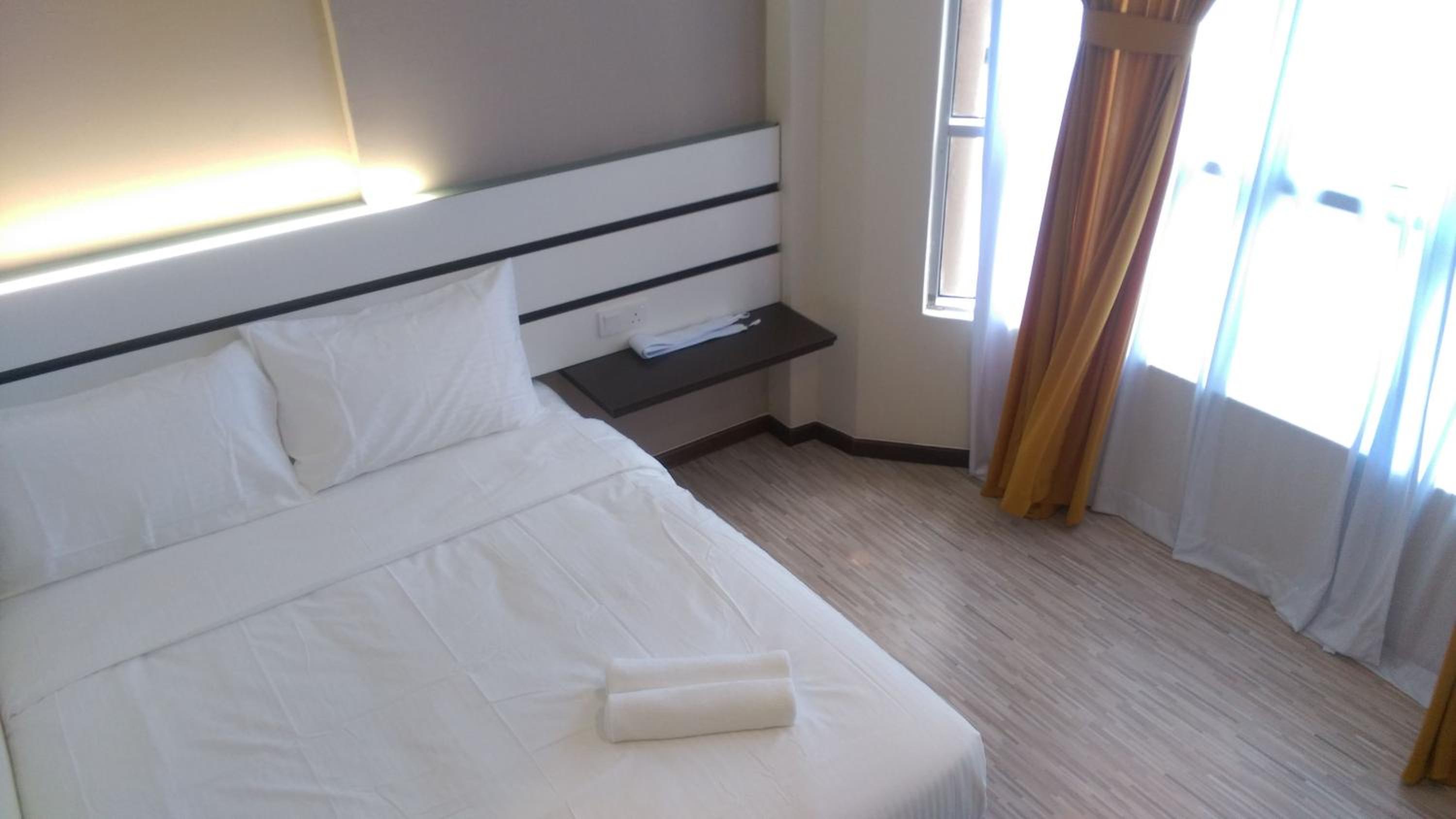 Deluxe Queen Room - Photo 6
