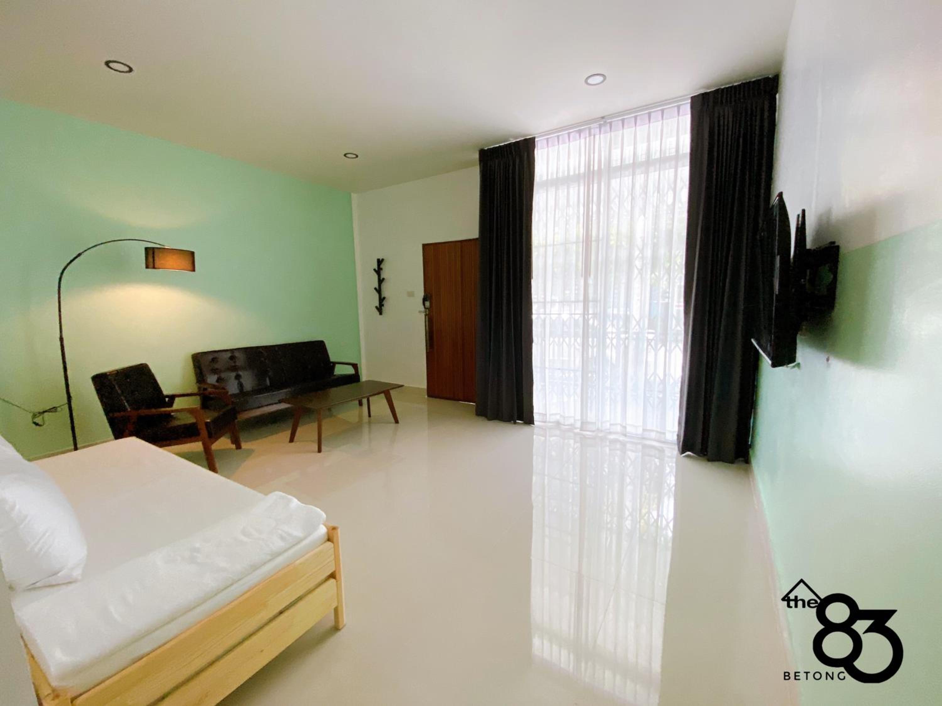 Family Room - Photo 2