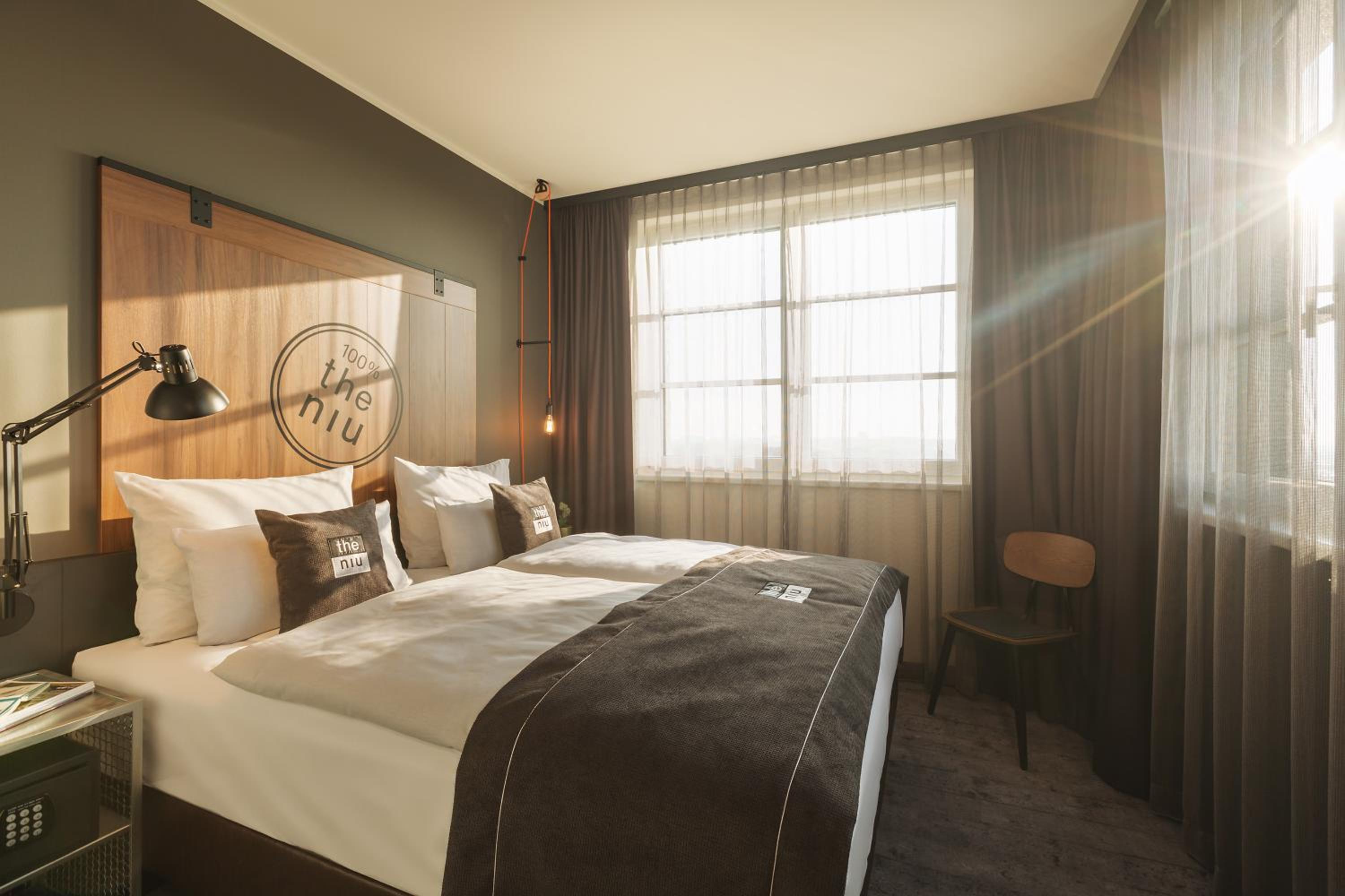 Standard King Room - Top Floor - Photo 1