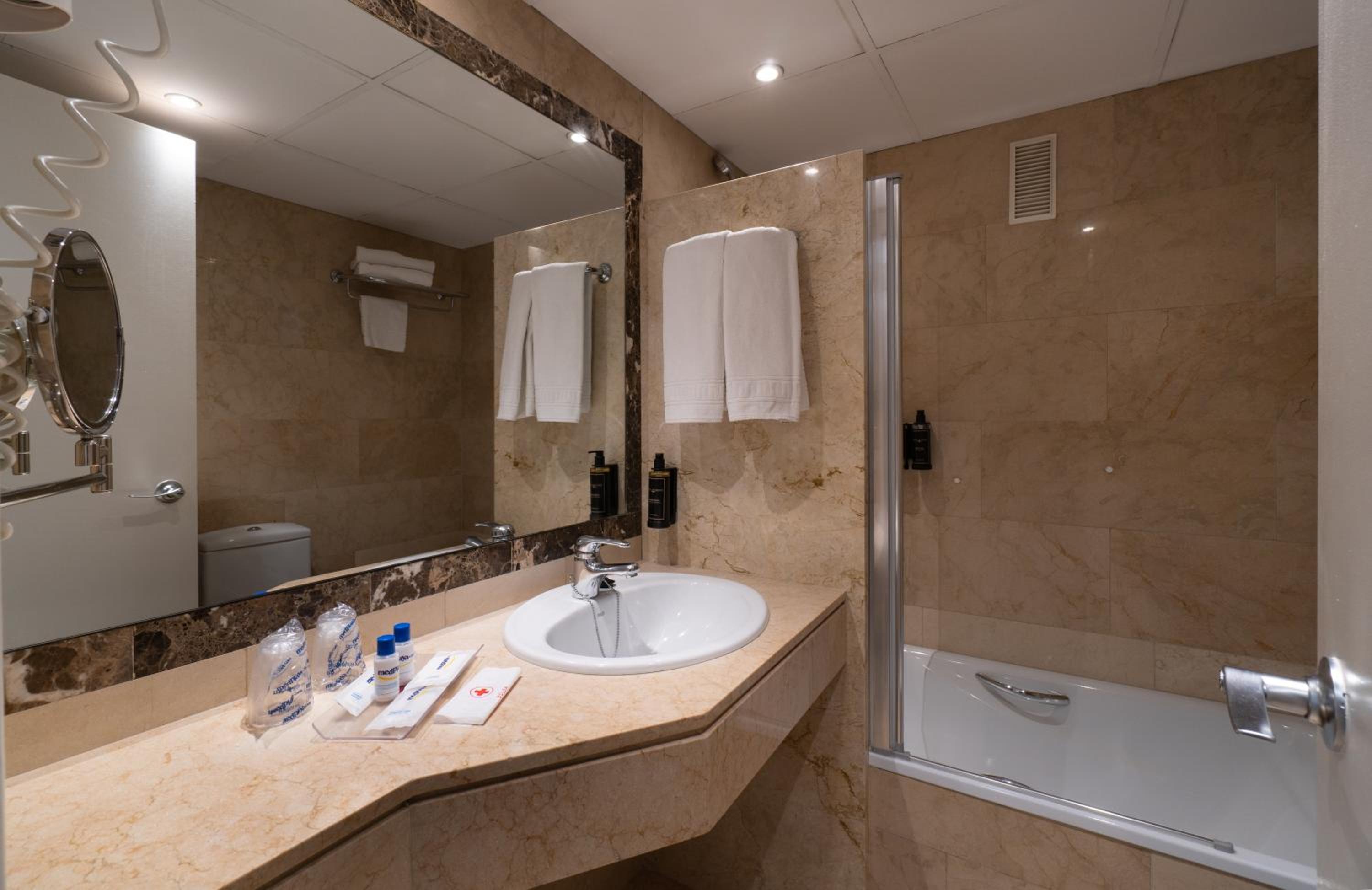 Double Room - Photo 4