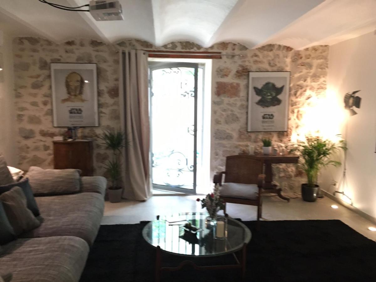 Apartment (No Pool Access) photo 2