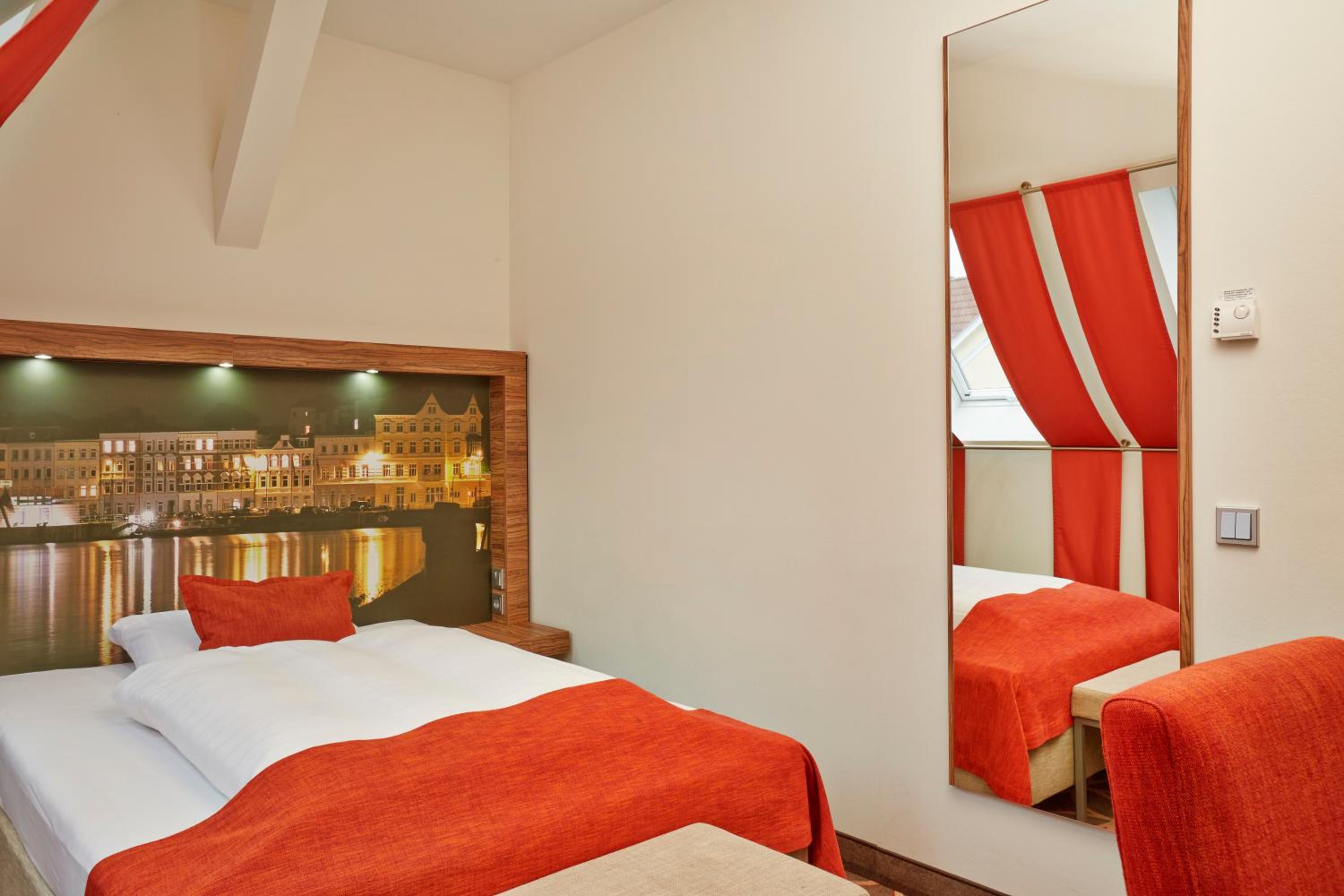 Deluxe Queen Room - Photo 2