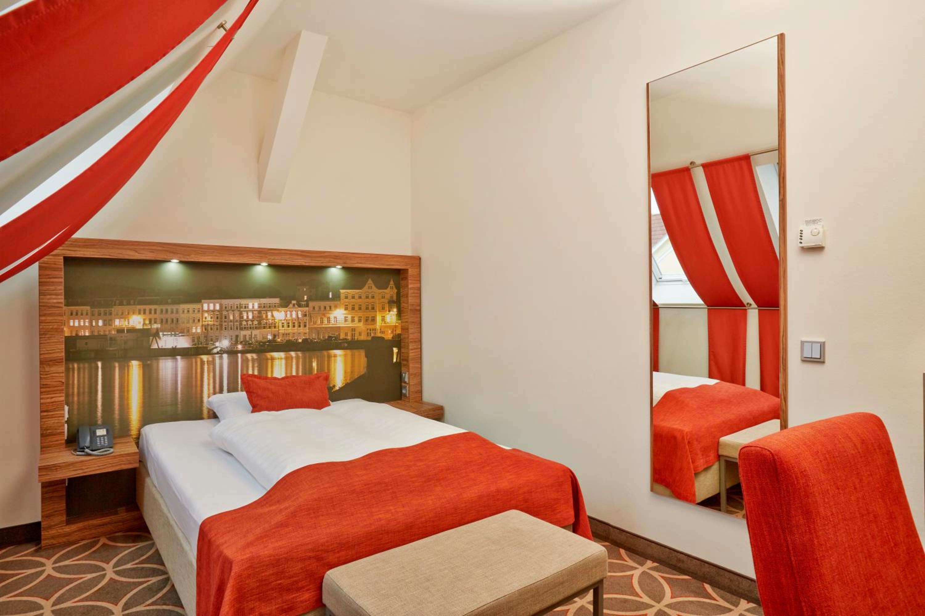 Deluxe Queen Room - Photo 5