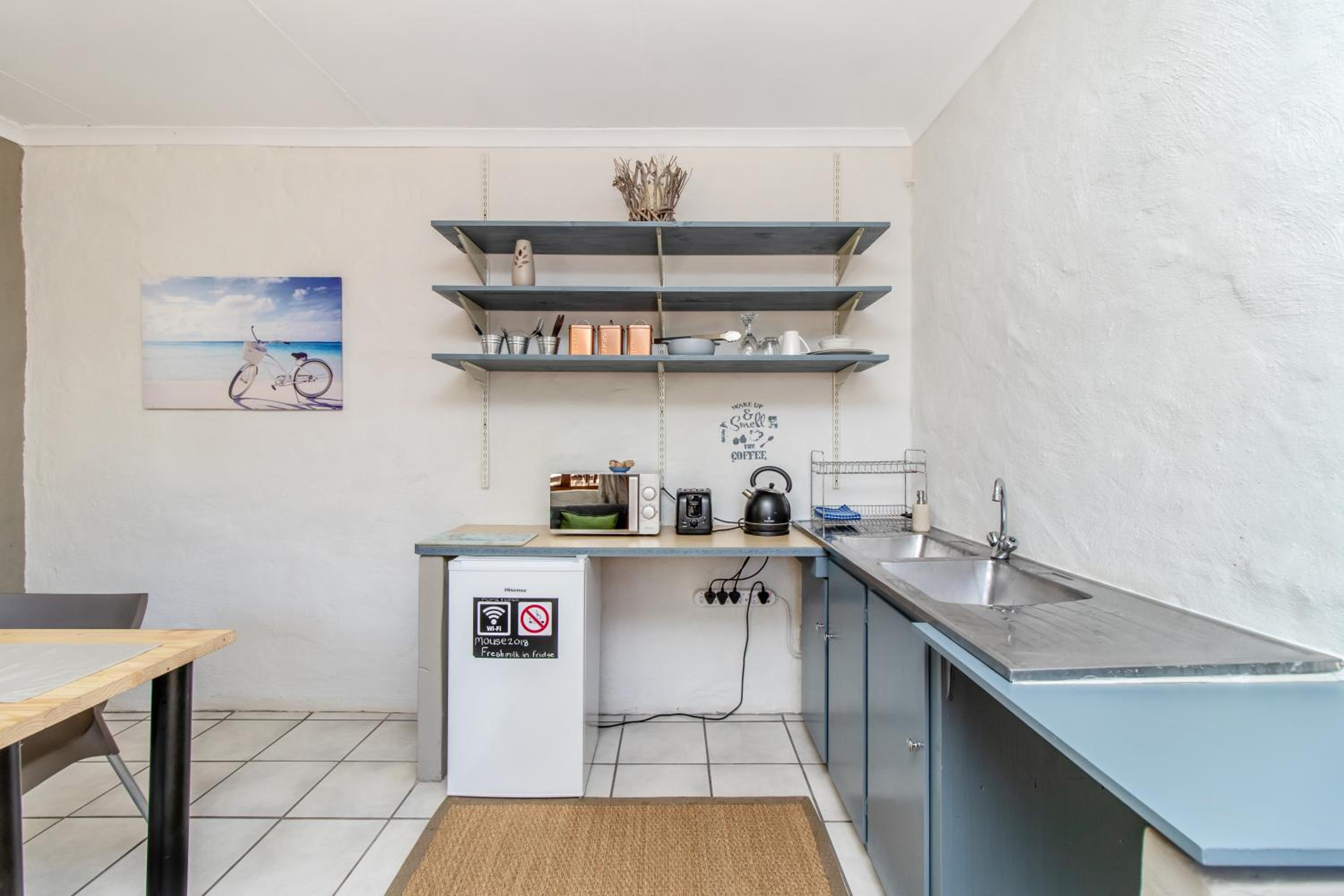 One-Bedroom Apartment - Photo 11