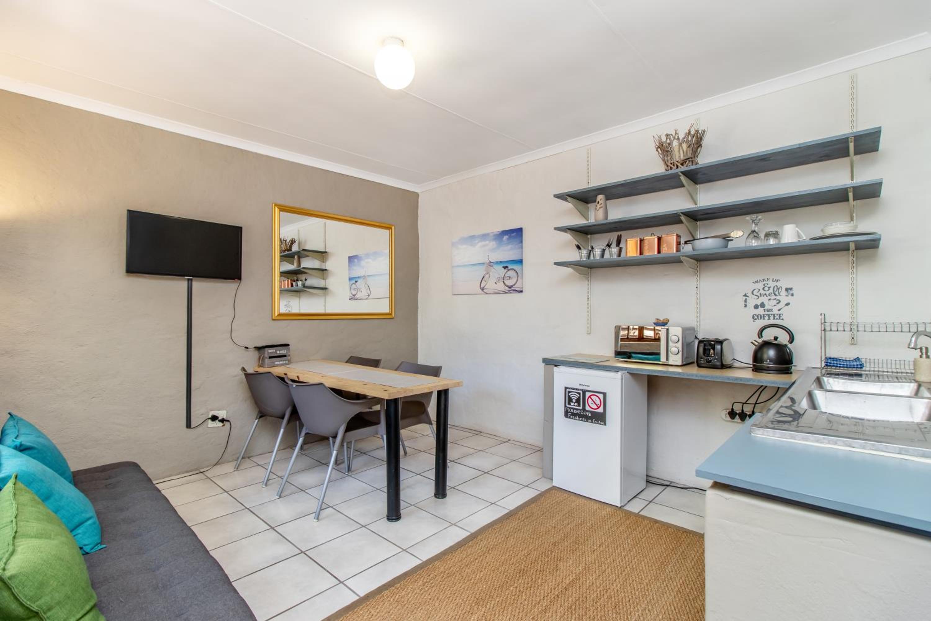 One-Bedroom Apartment - Photo 8