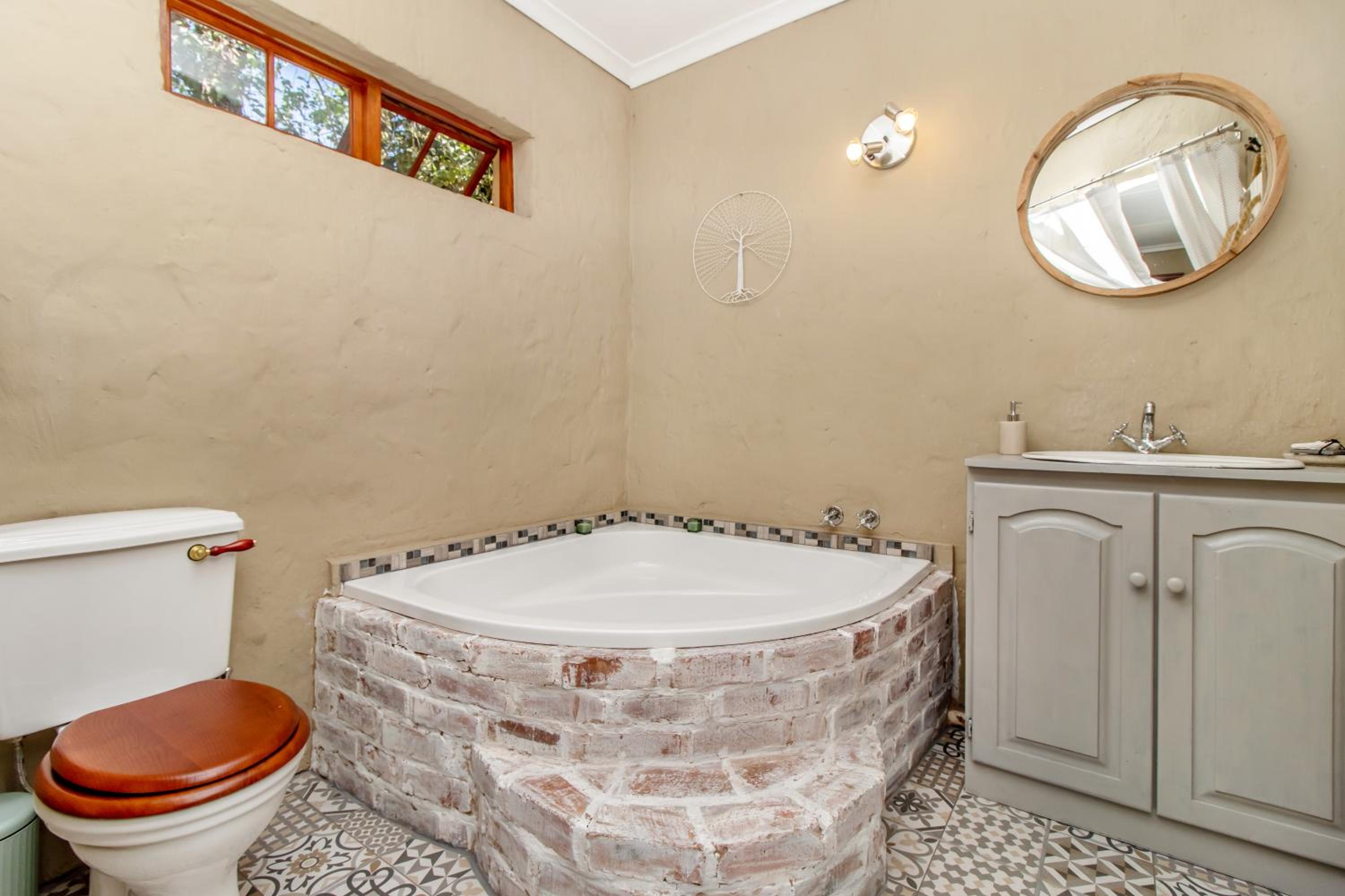 Deluxe King Suite - Photo 13