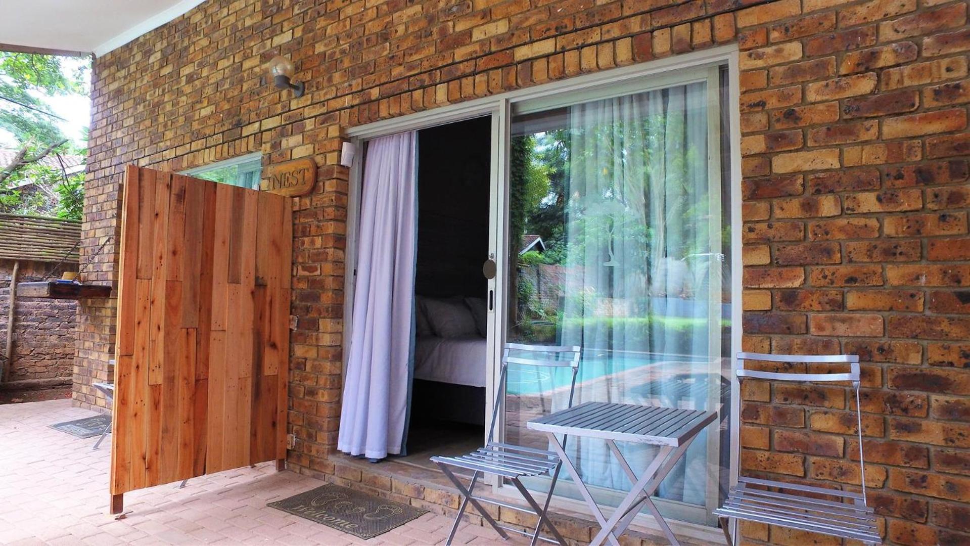 Twin Room with Pool View - Photo 7