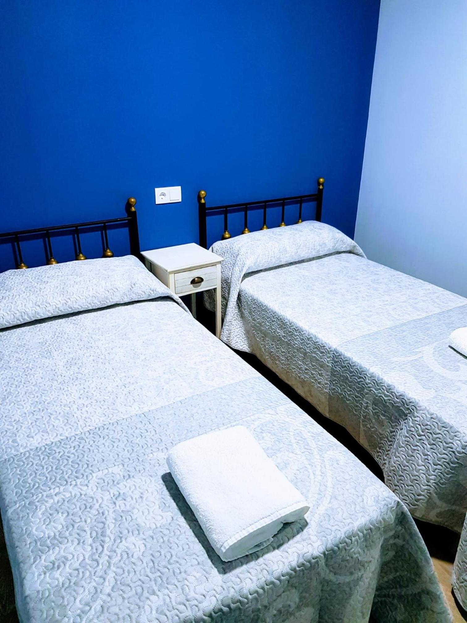 Two-Bedroom House - Photo 3