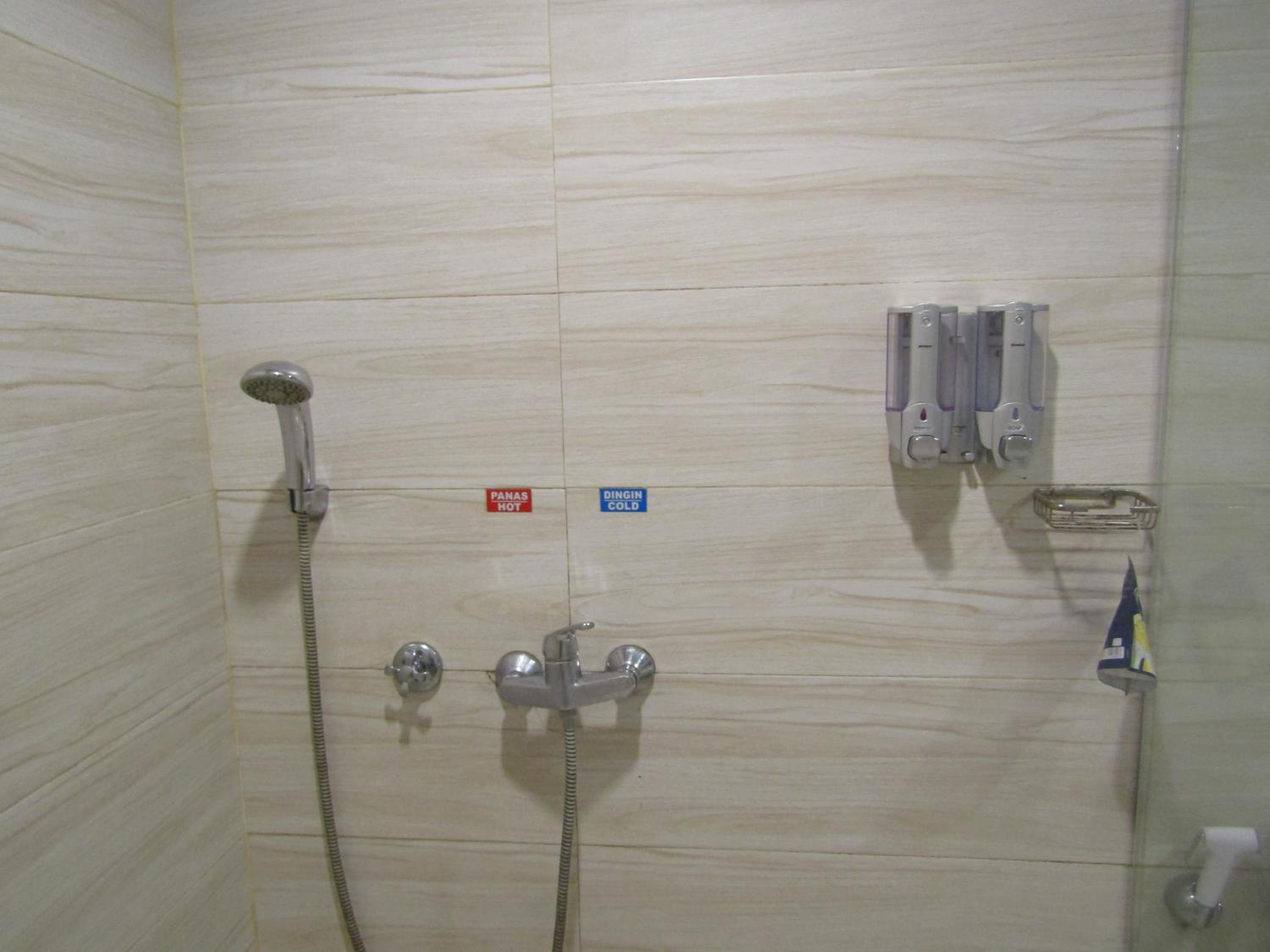 Double or Twin Room - Photo 8