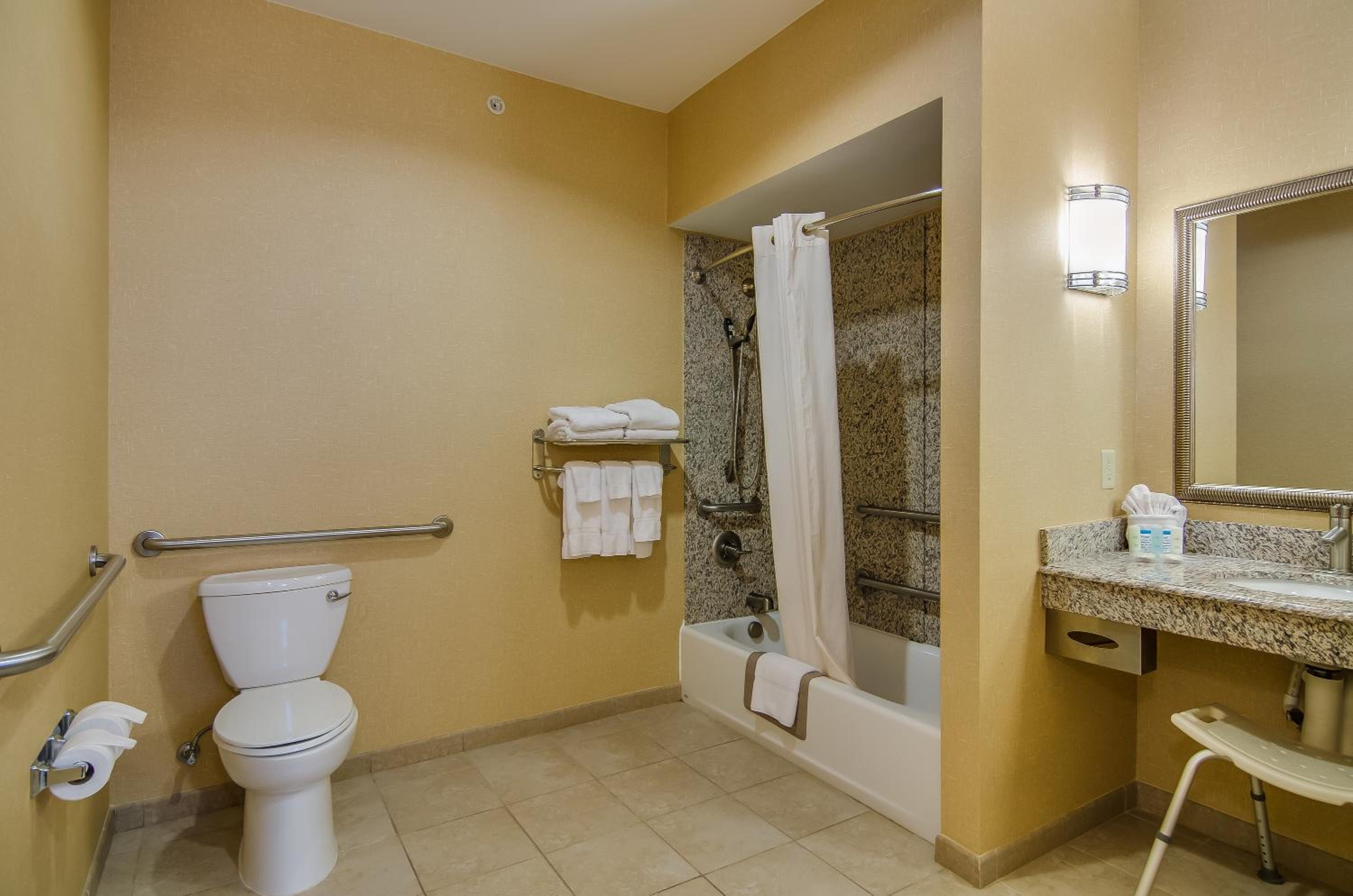 Queen Suite with Two Queen Beds - Photo 4