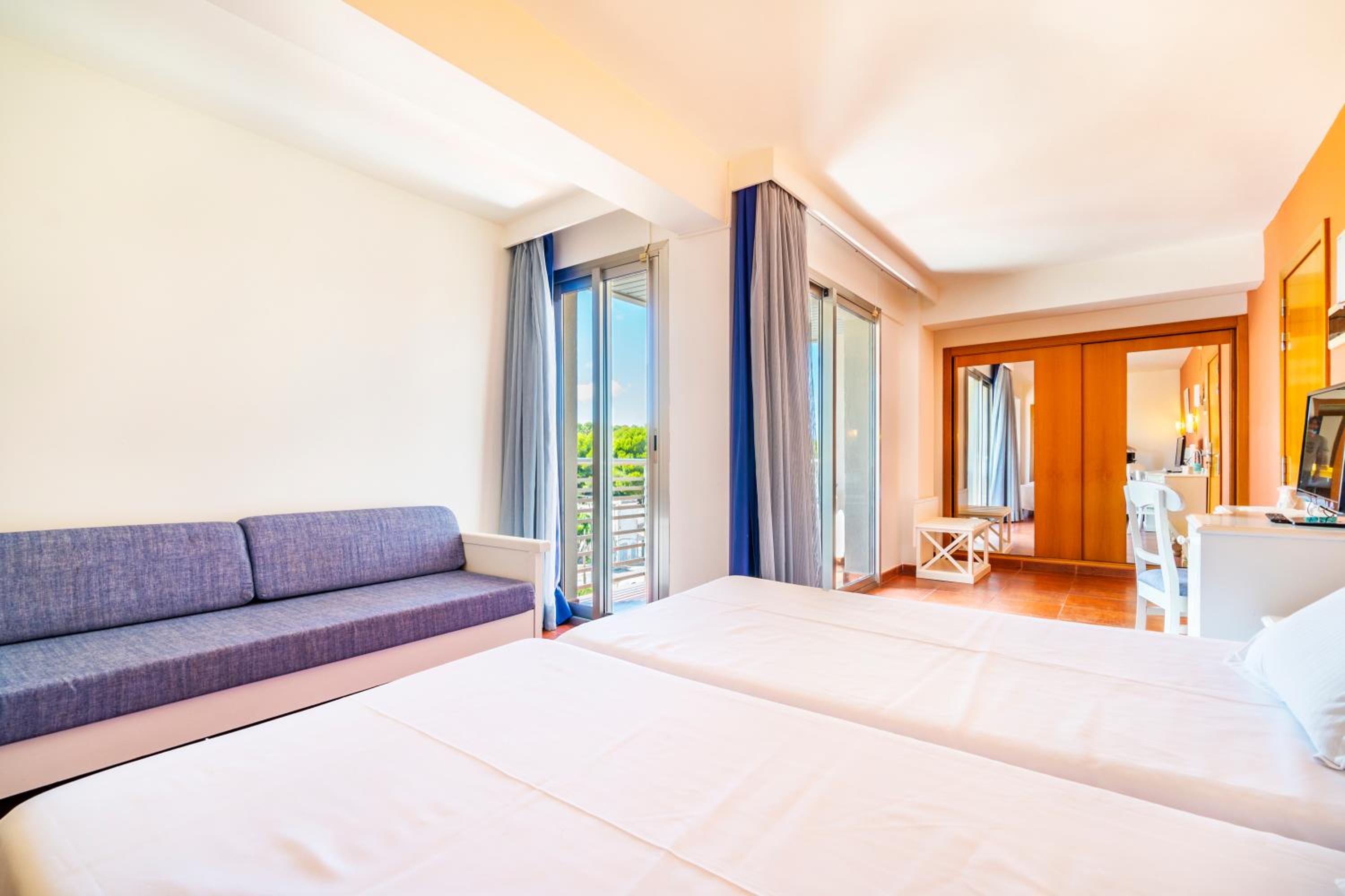Quadruple Room with Balcony