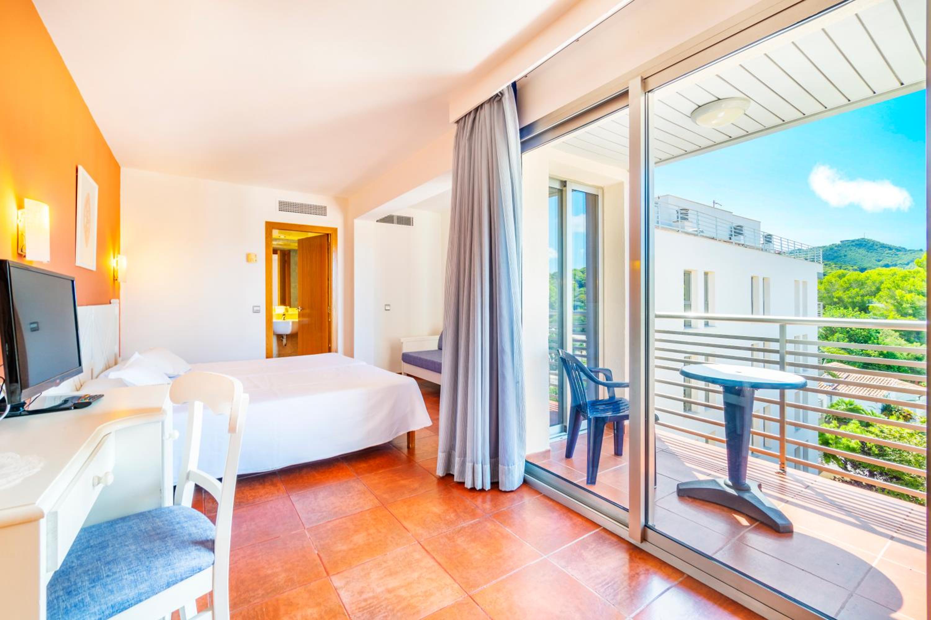 Triple Room with Balcony
