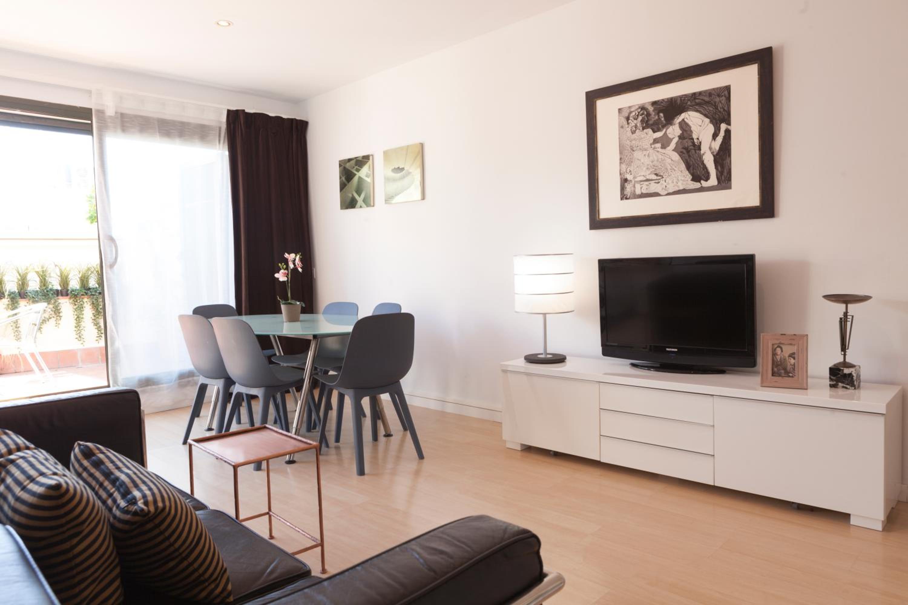 Three-Bedroom Apartment with Terrace photo 2