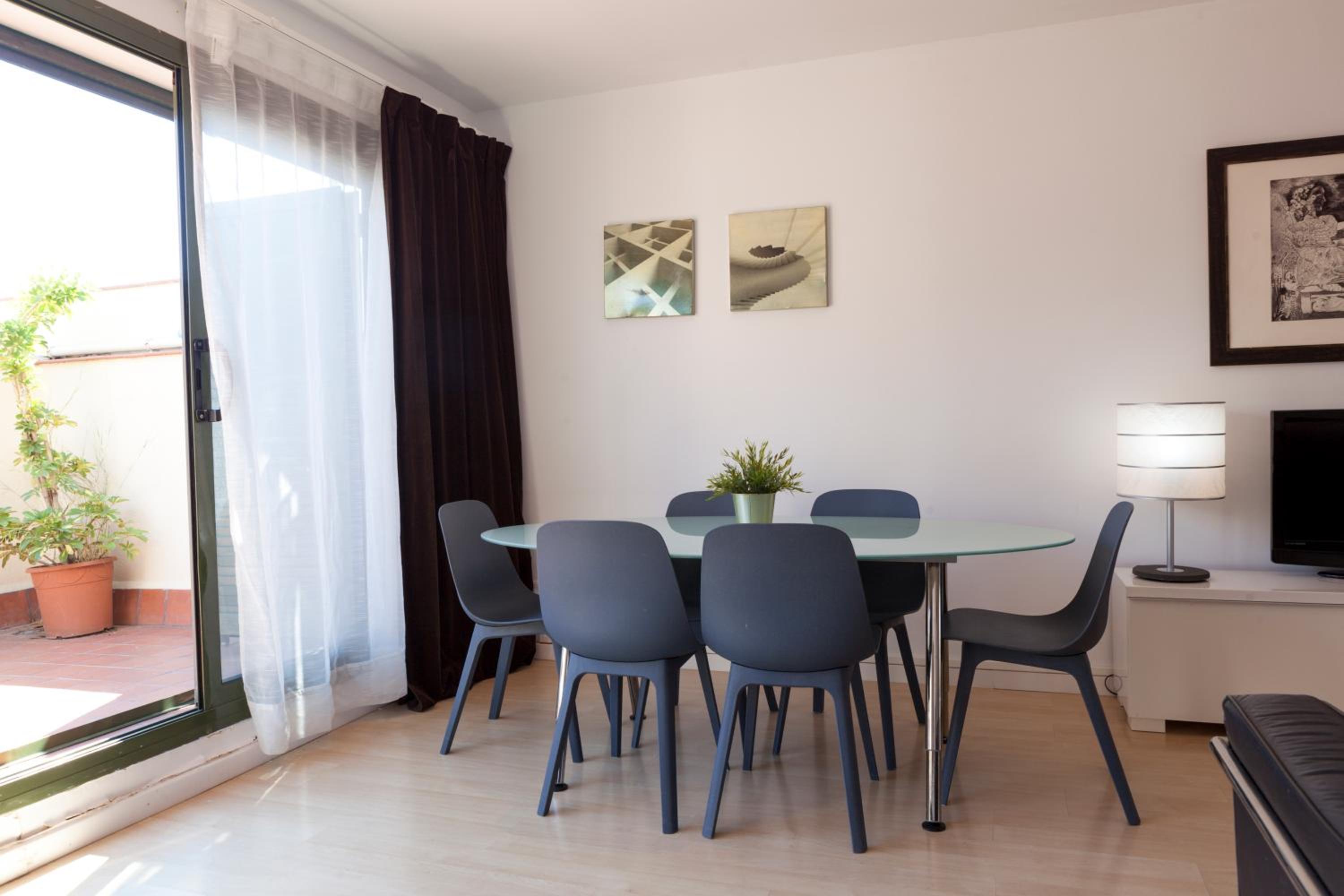 Three-Bedroom Apartment with Terrace photo 3