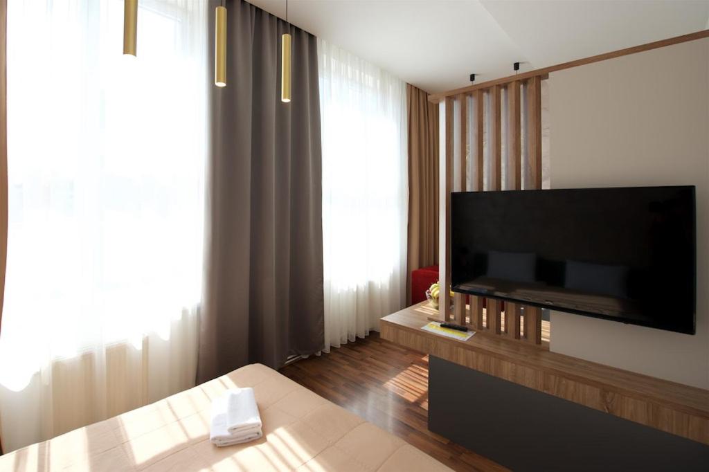Suite - Photo 10