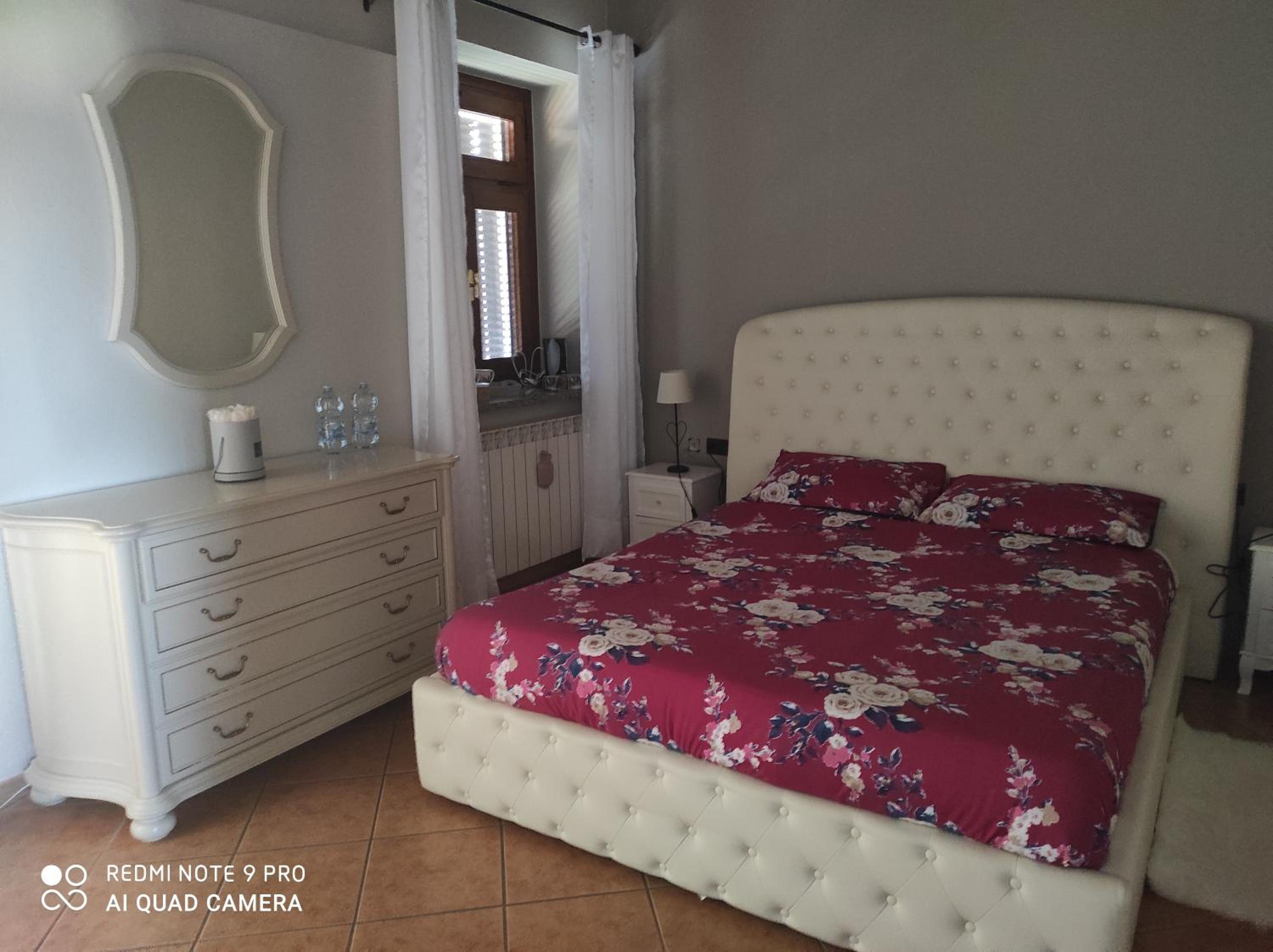 One-Bedroom House photo 1