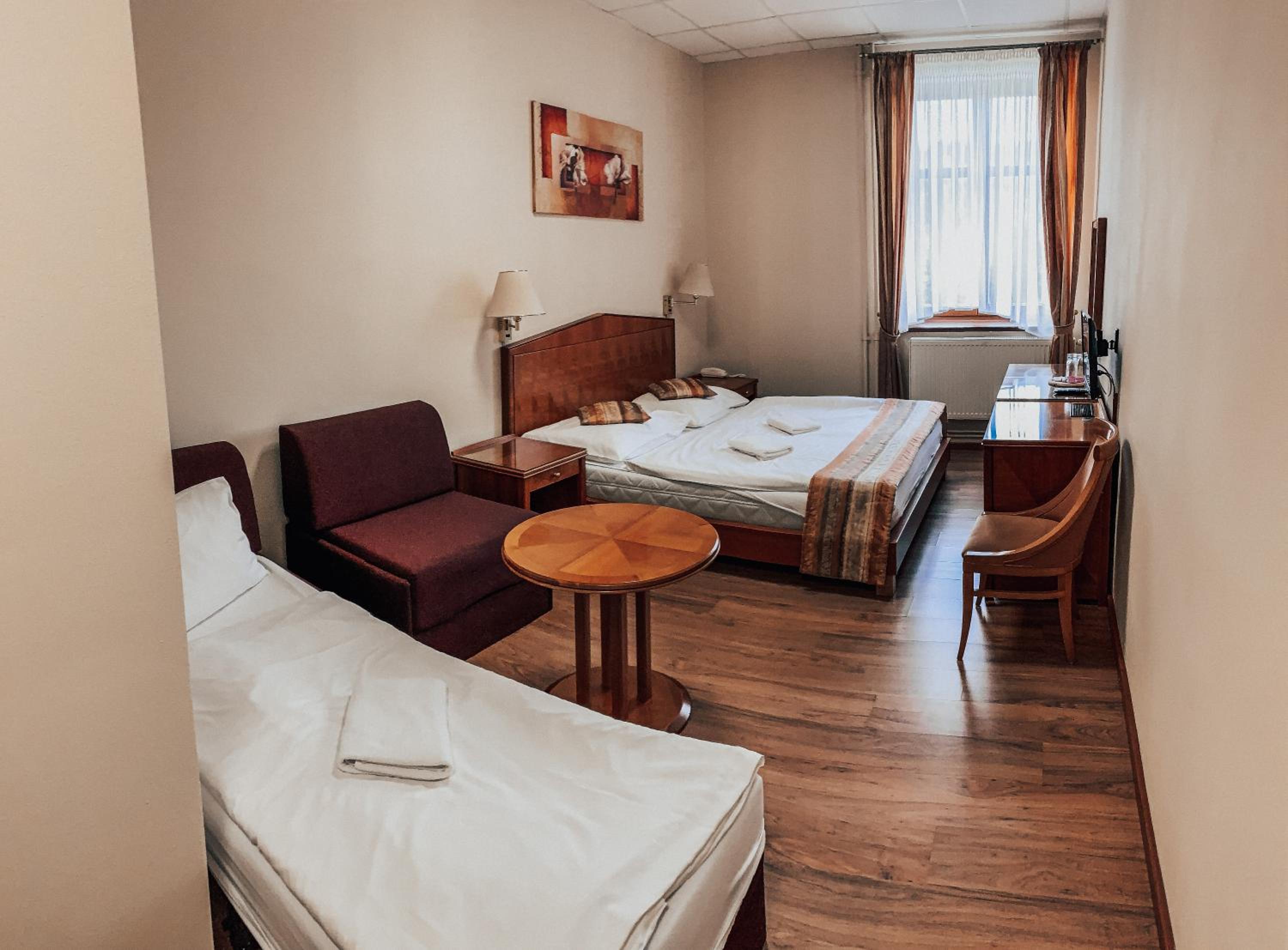 Large Double or Twin Room - Photo 6