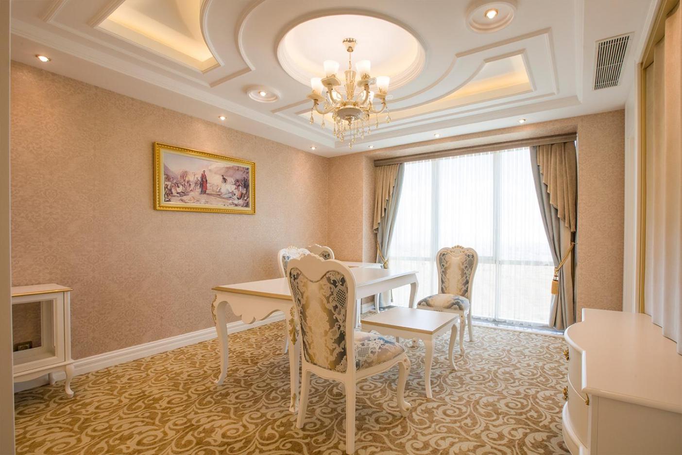 King Room - Non-Smoking - Photo 7