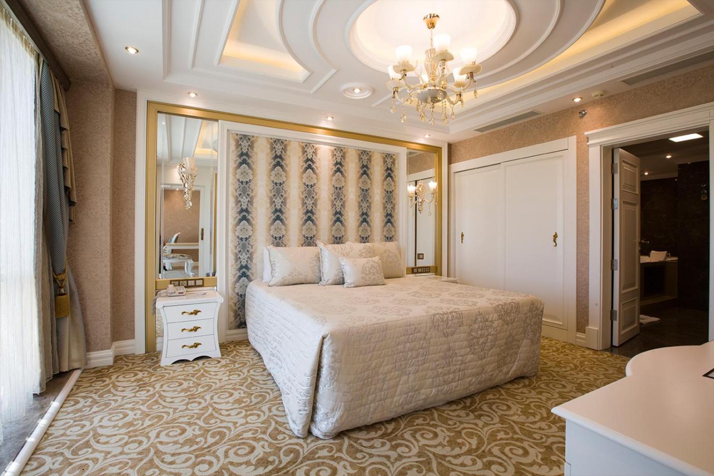 King Room - Non-Smoking - Photo 5