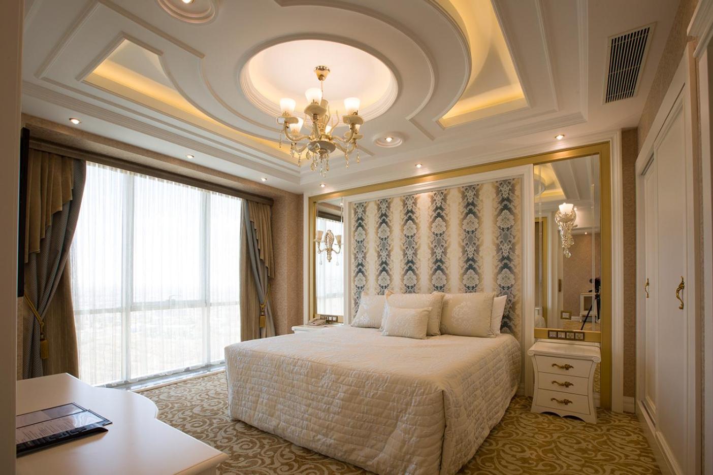 King Room - Non-Smoking - Photo 4