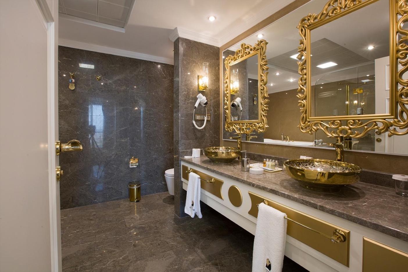 King Room - Non-Smoking - Photo 2