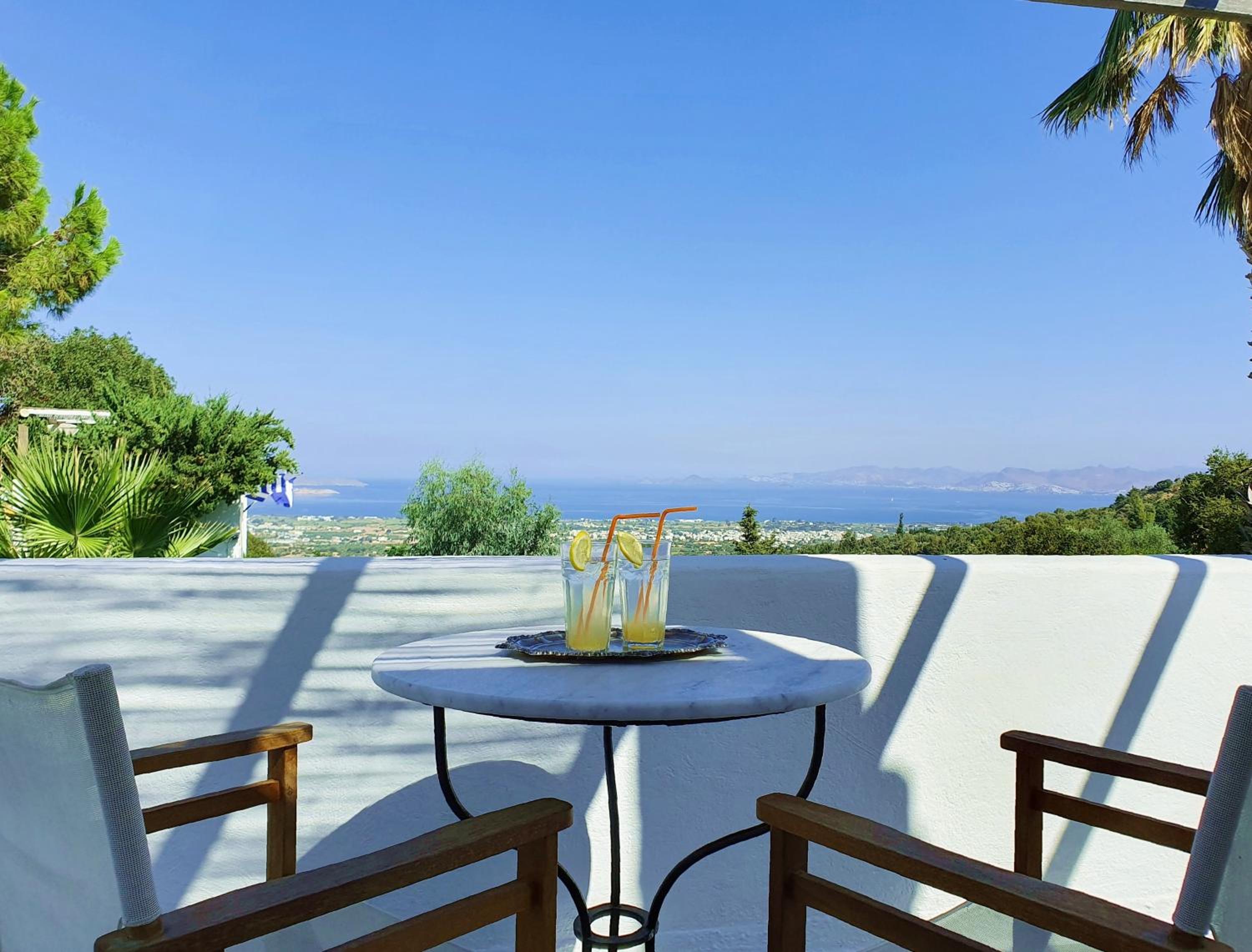 Deluxe Suite with Sea View photo 3