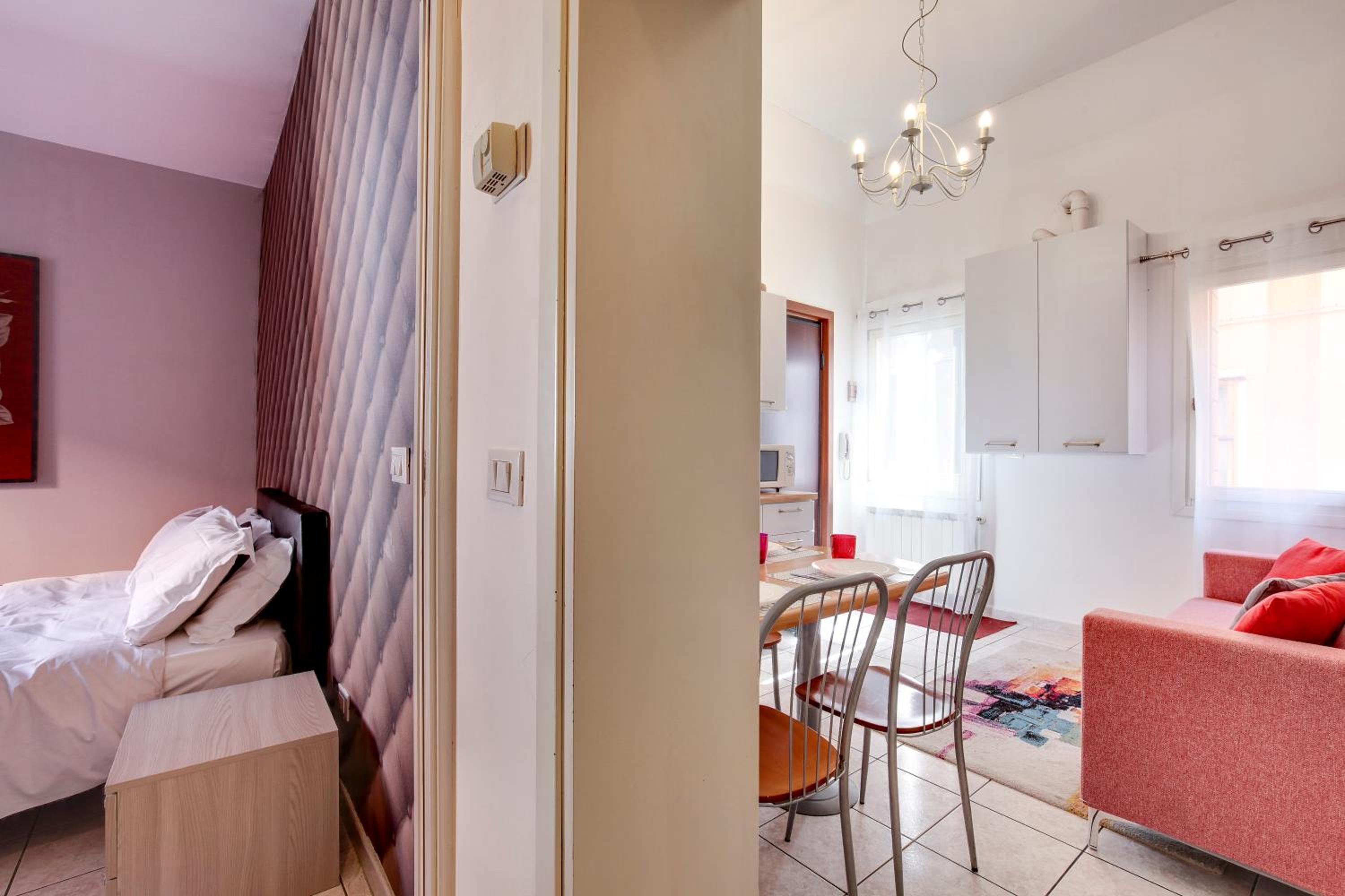 One-Bedroom Apartment photo 2