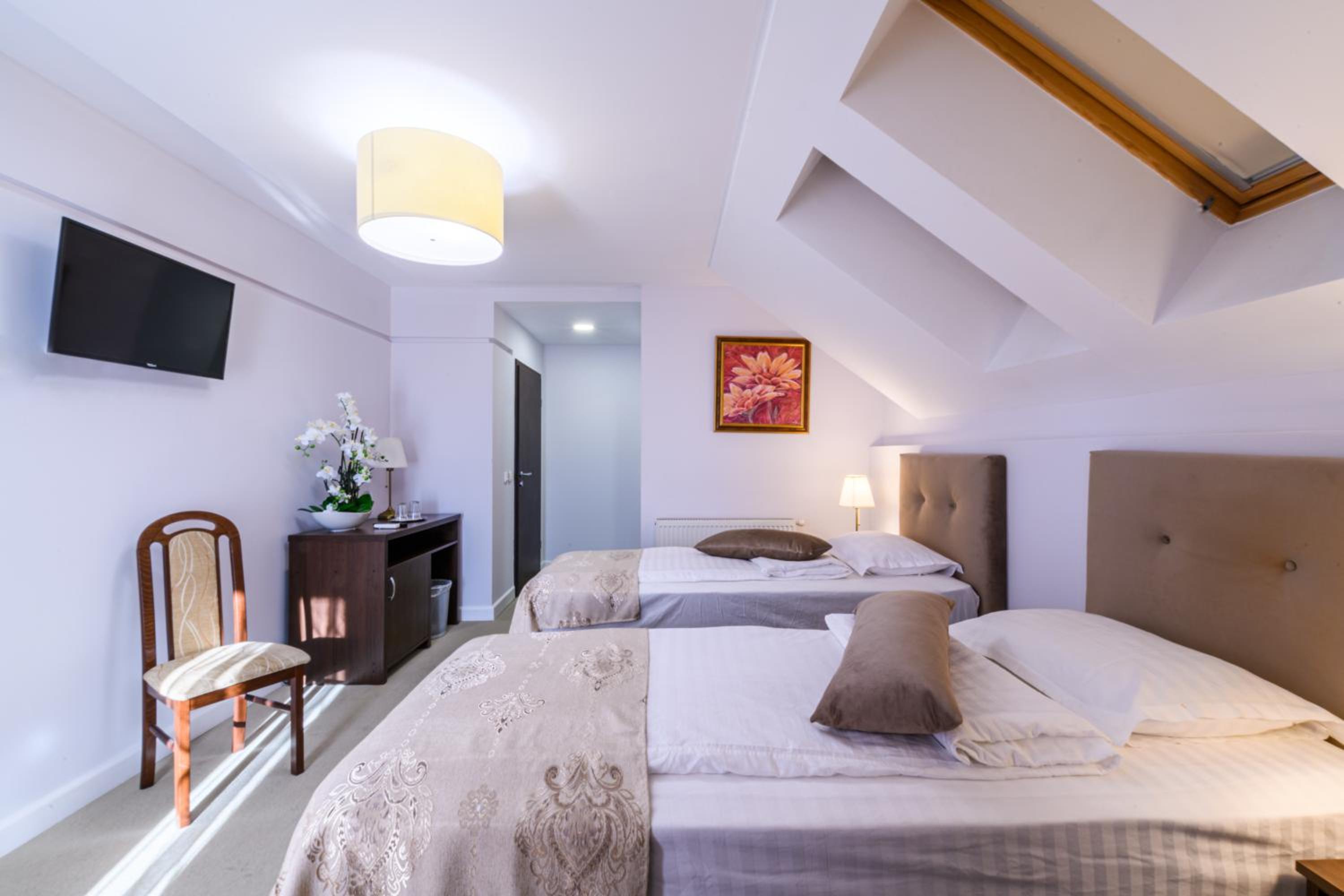 Twin Room with Private Bathroom photo 1