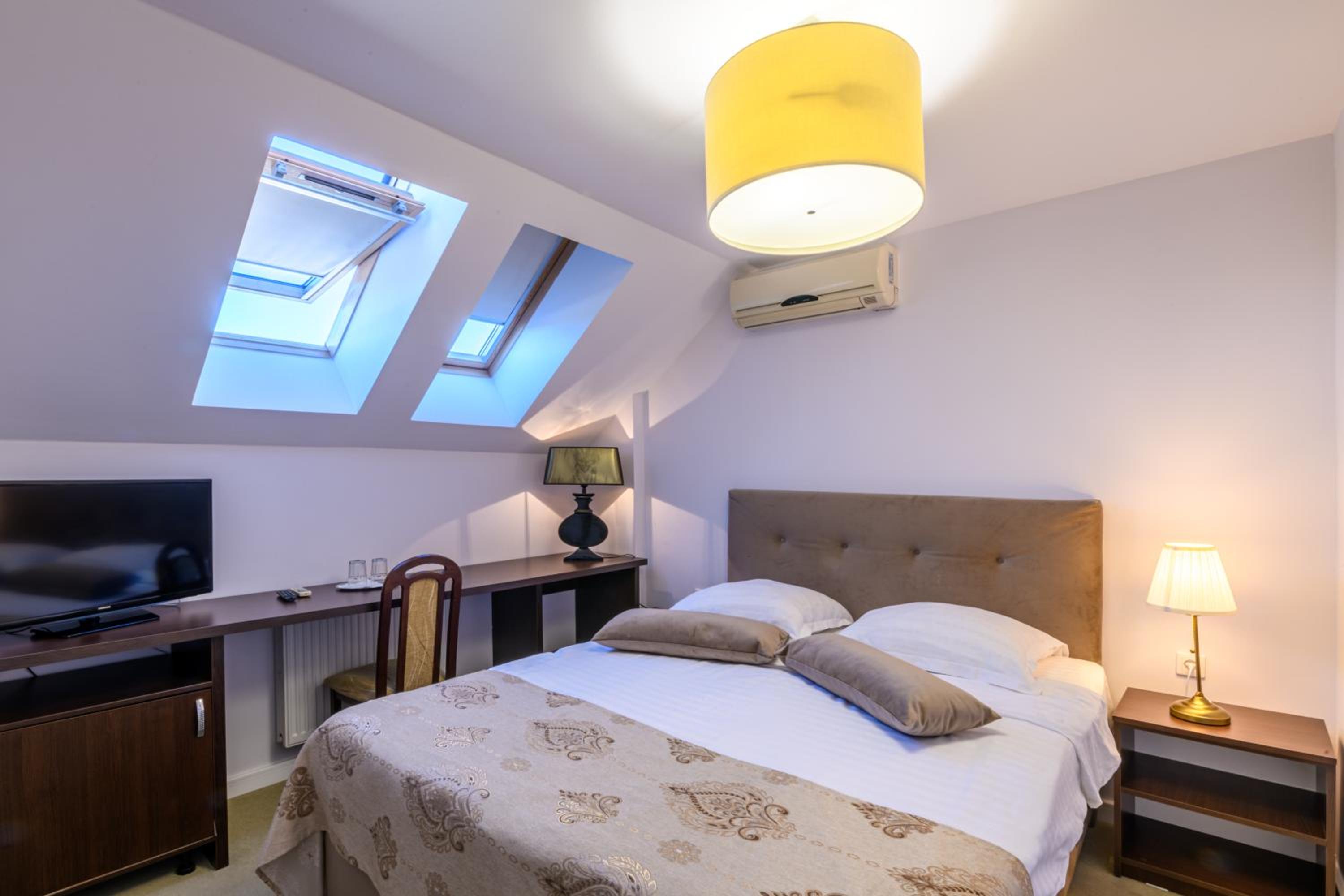 Double Room with Private Bathroom photo 3