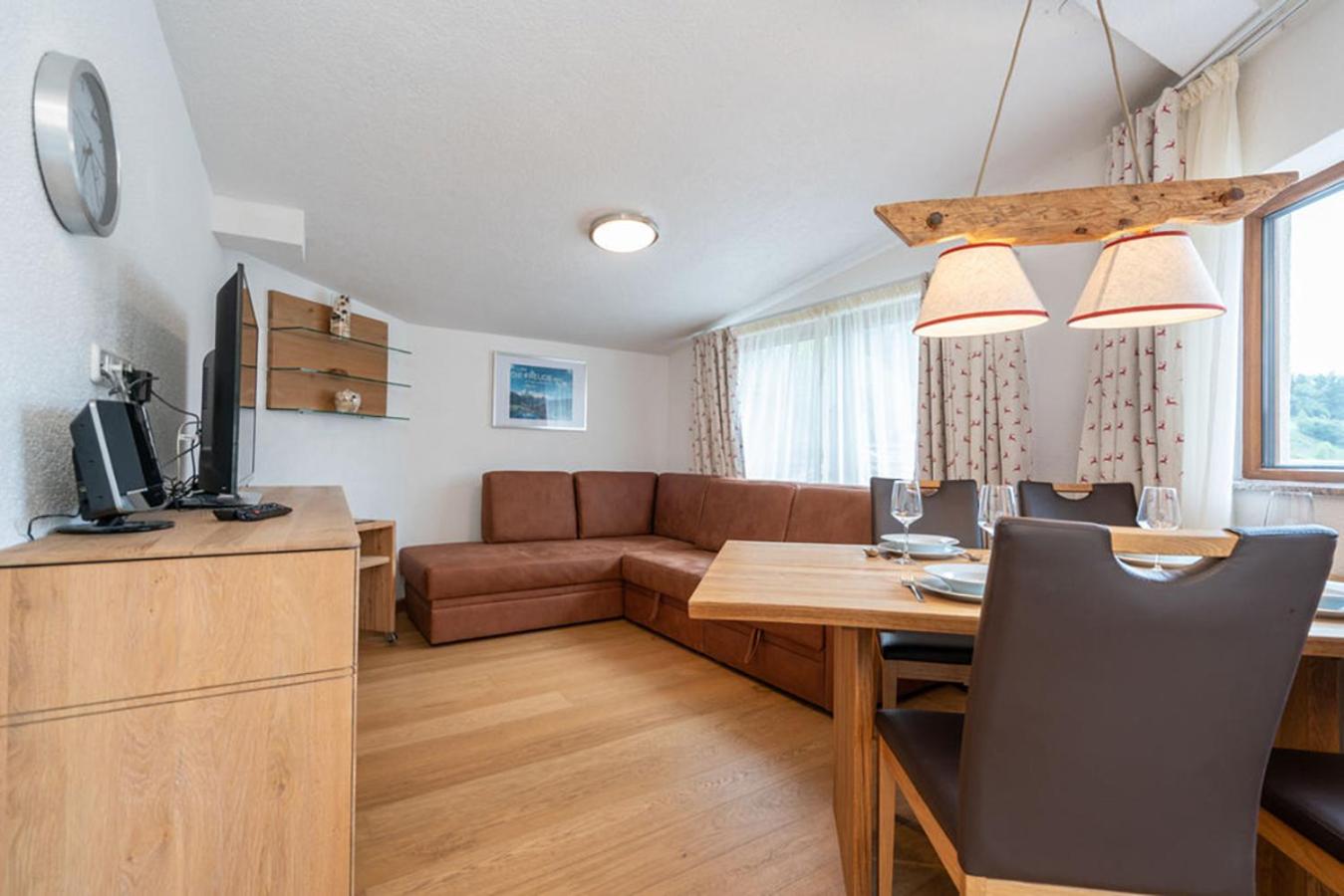 Seven-Bedroom House photo 1
