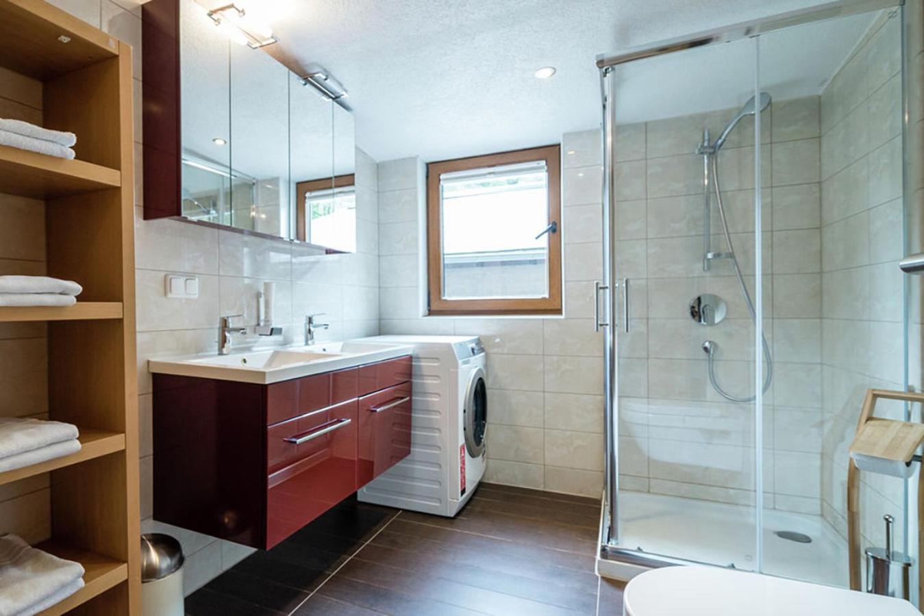 Seven-Bedroom House photo 3