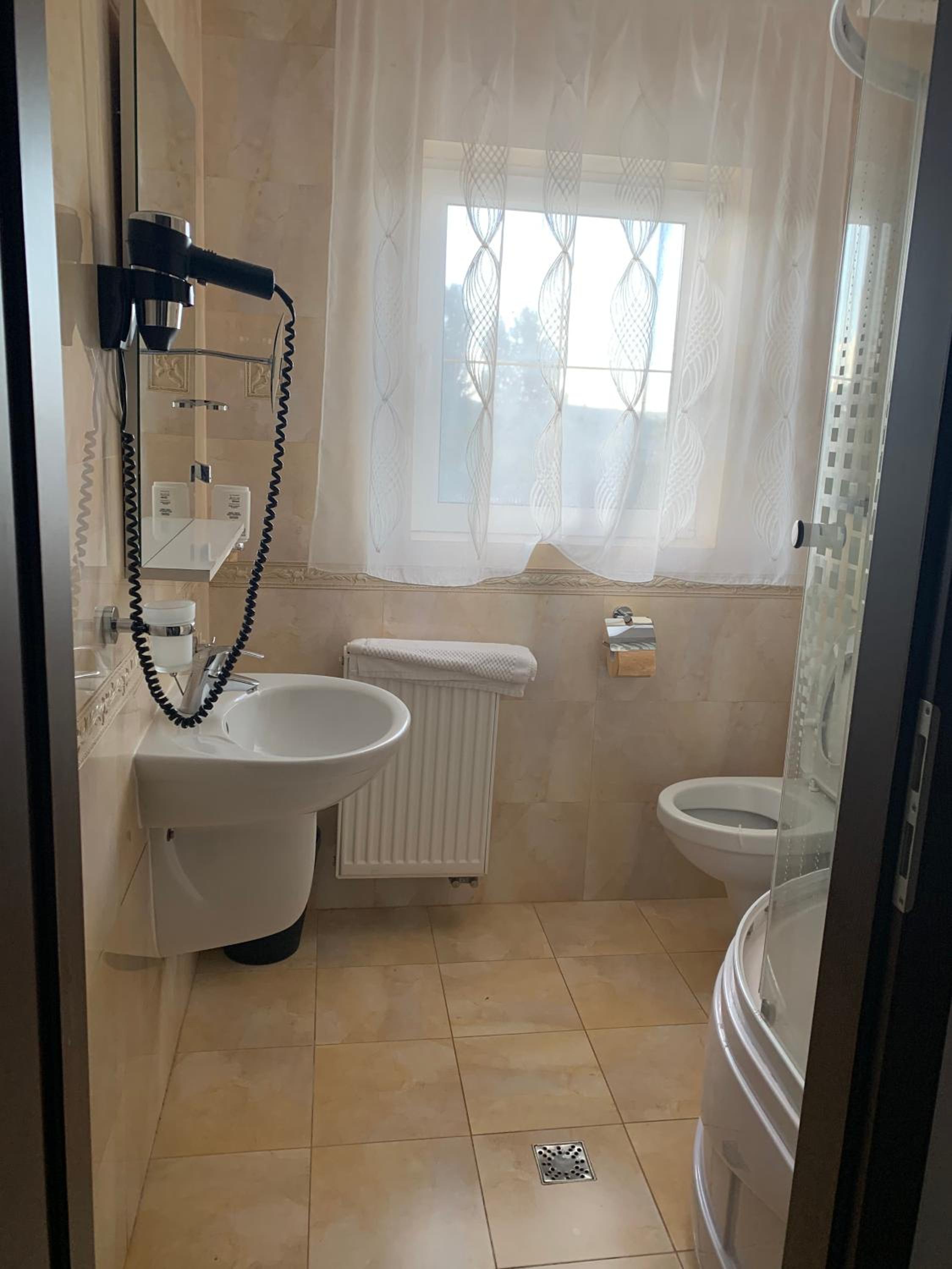 Double Room with Private Bathroom photo 2