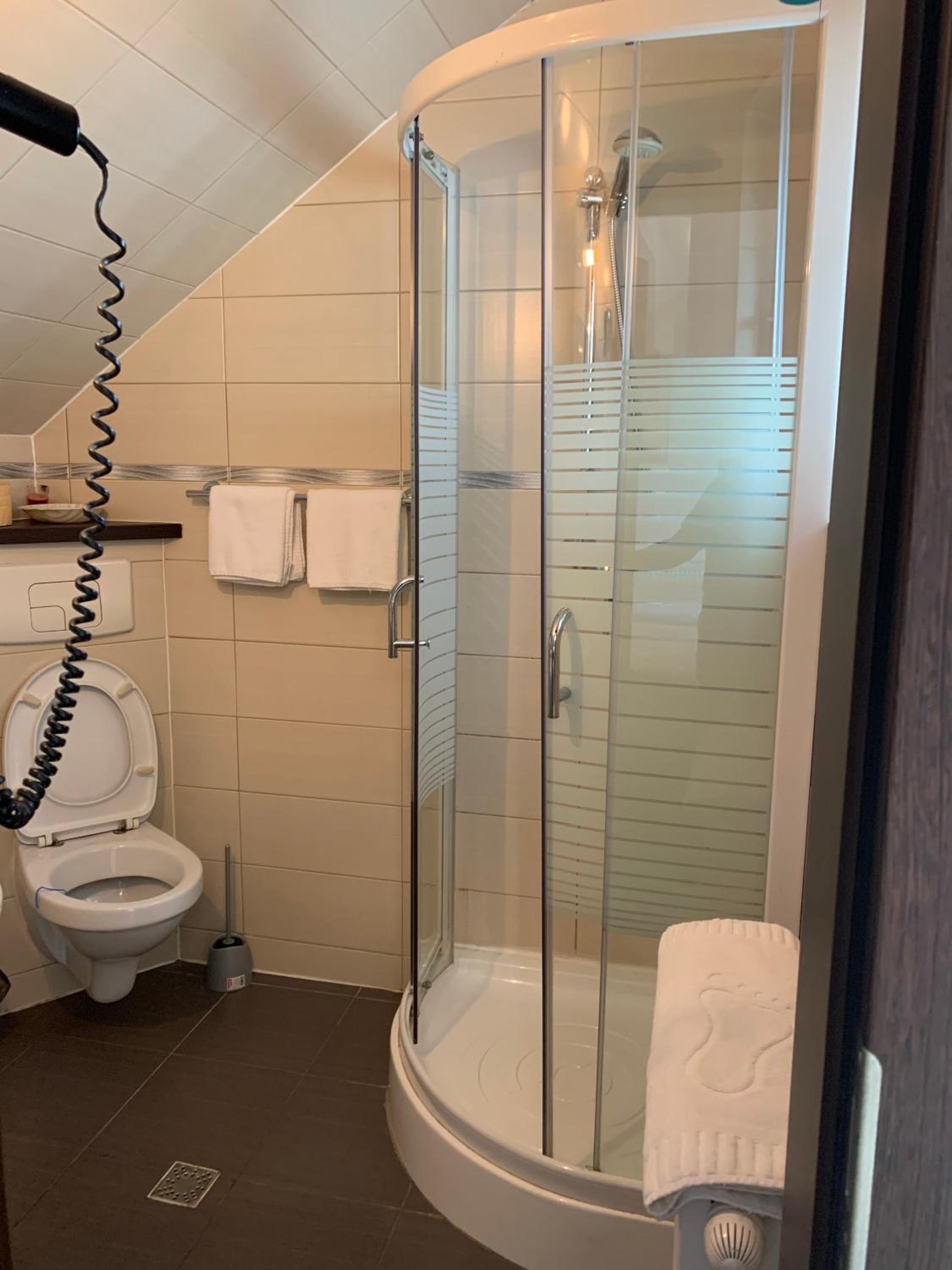 Twin Room with Private Bathroom photo 3