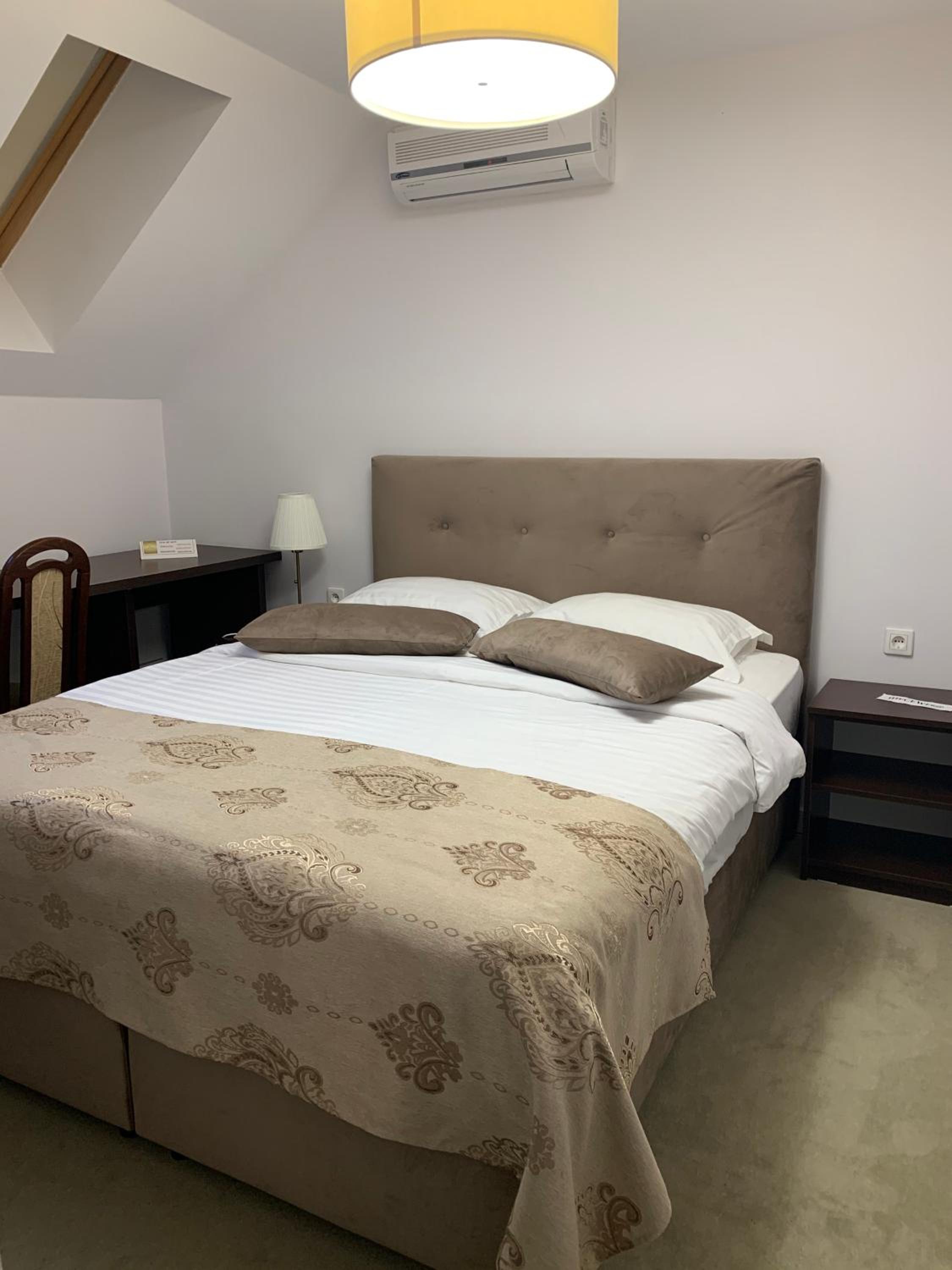 Double Room with Private Bathroom photo 1